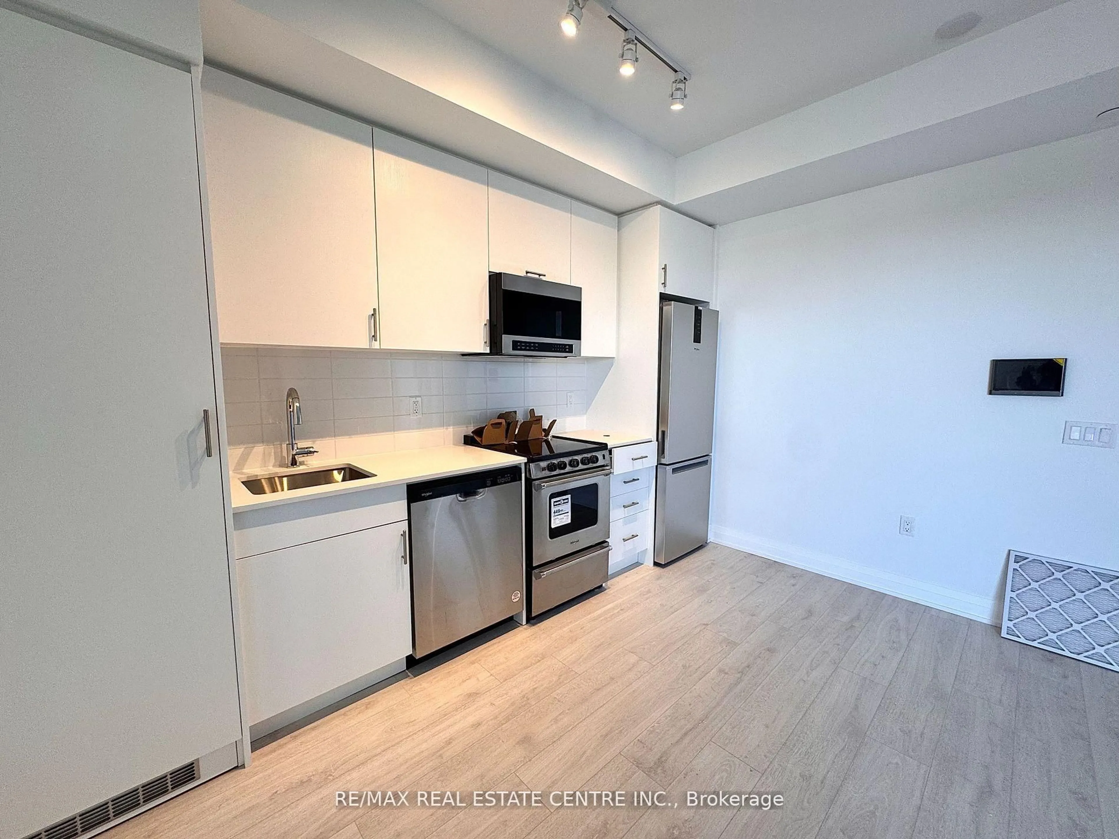 Standard kitchen, unknown for 412 Silver Maple Rd #428, Oakville Ontario L6H 7E3