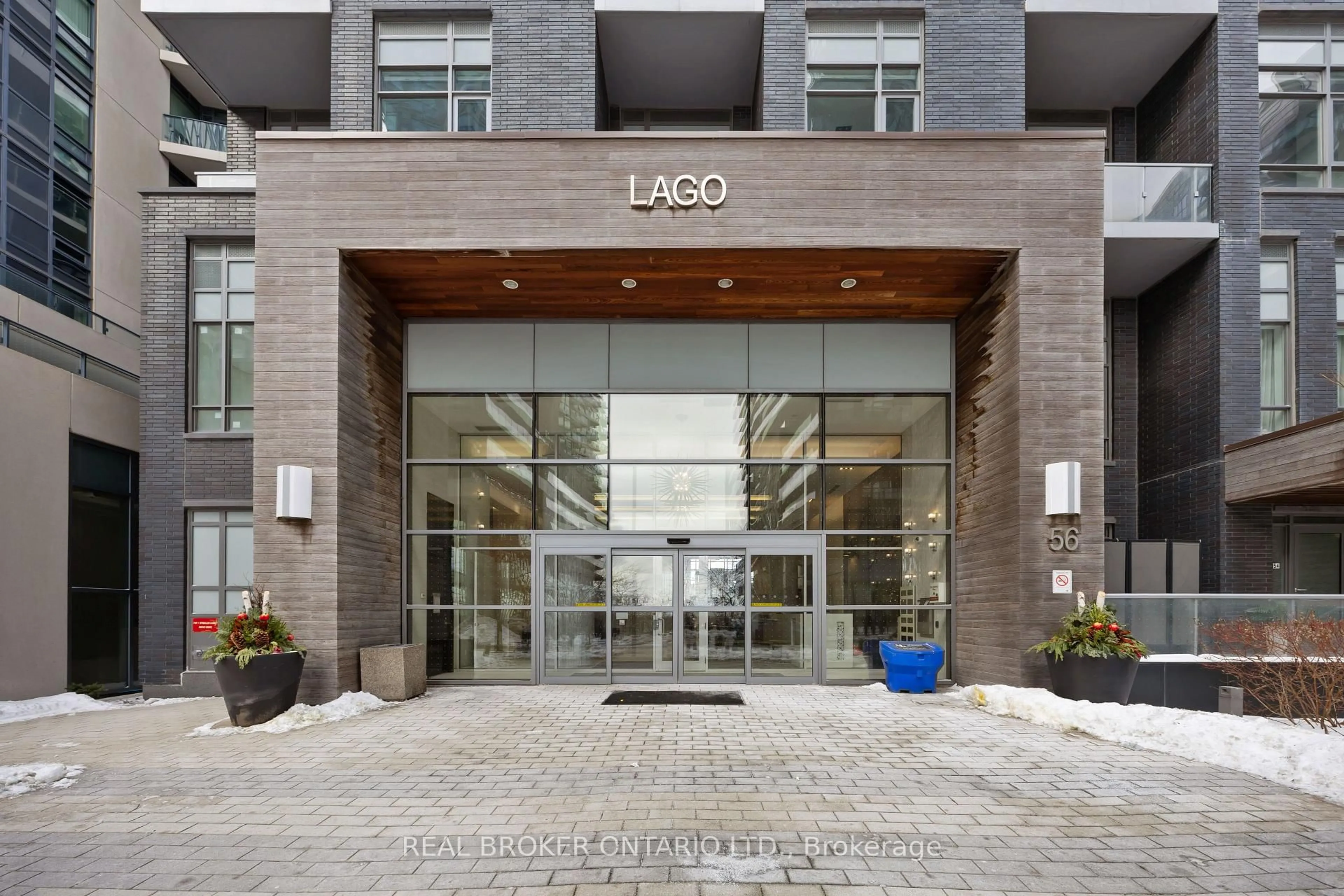 Indoor foyer for 56 Annie Craig Dr #302, Toronto Ontario M8V 0C5