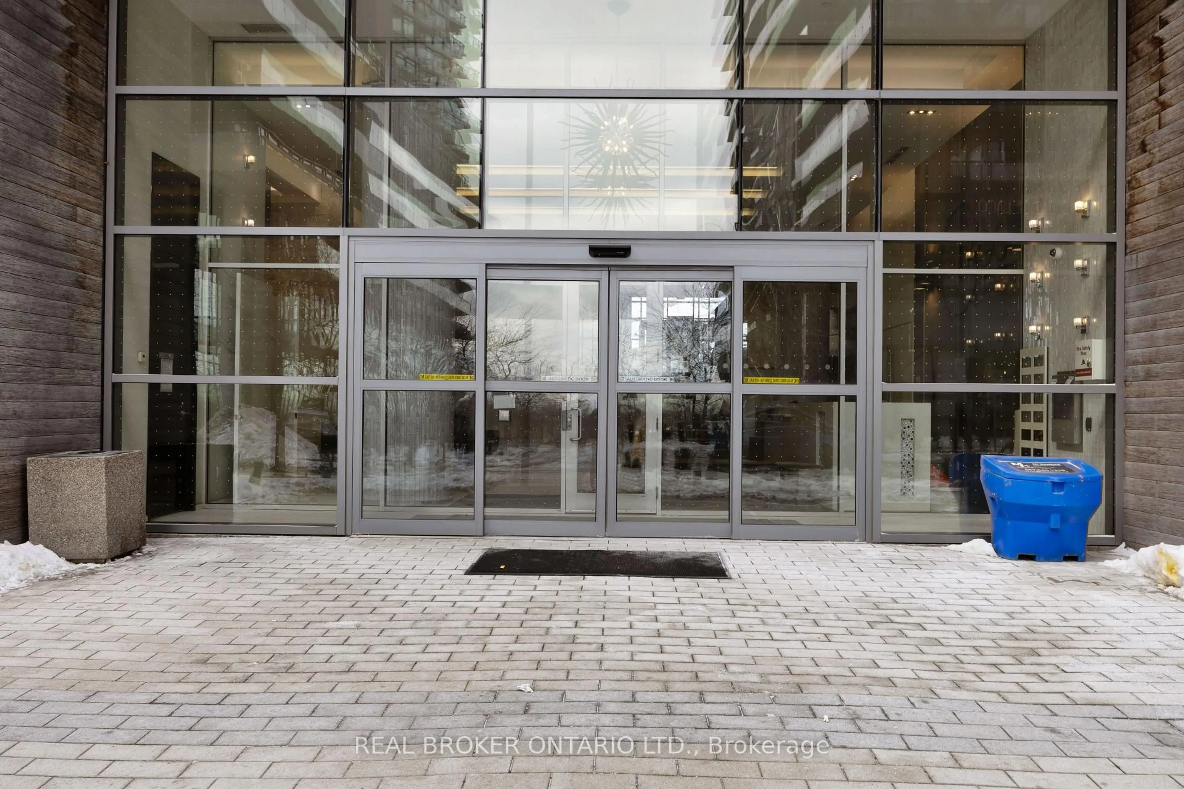 Indoor foyer for 56 Annie Craig Dr #302, Toronto Ontario M8V 0C5