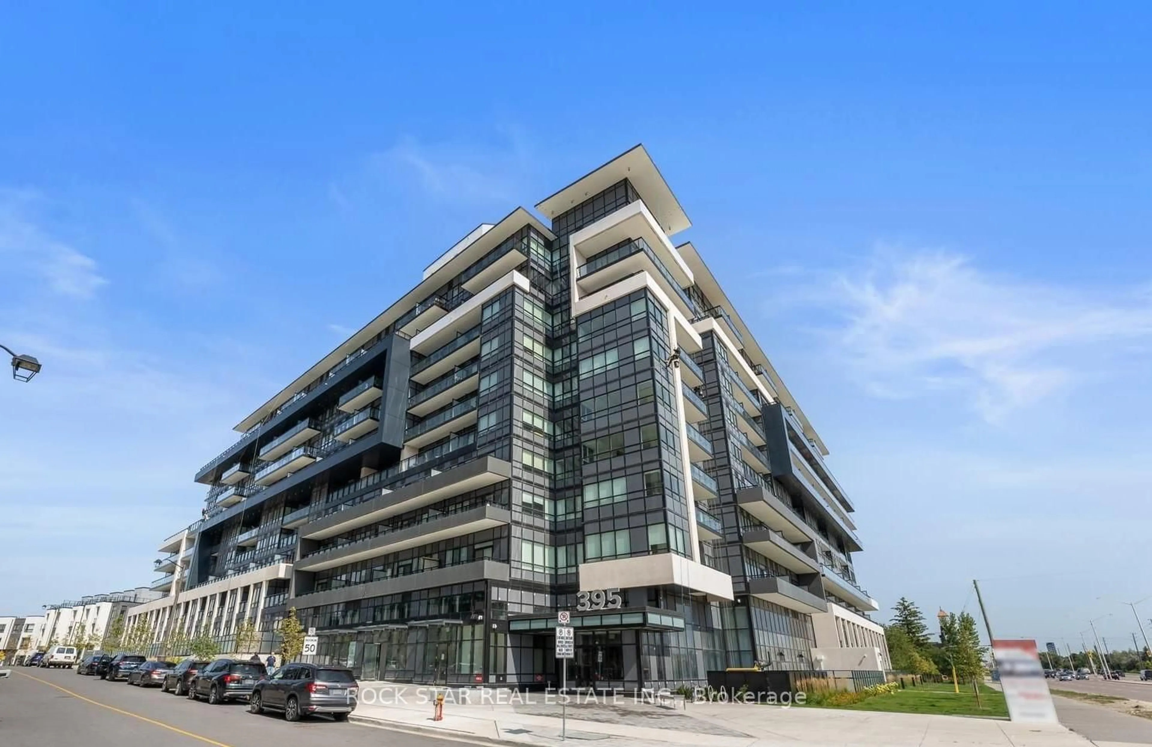 Indoor foyer for 395 Dundas St #601, Oakville Ontario L6M 5R8