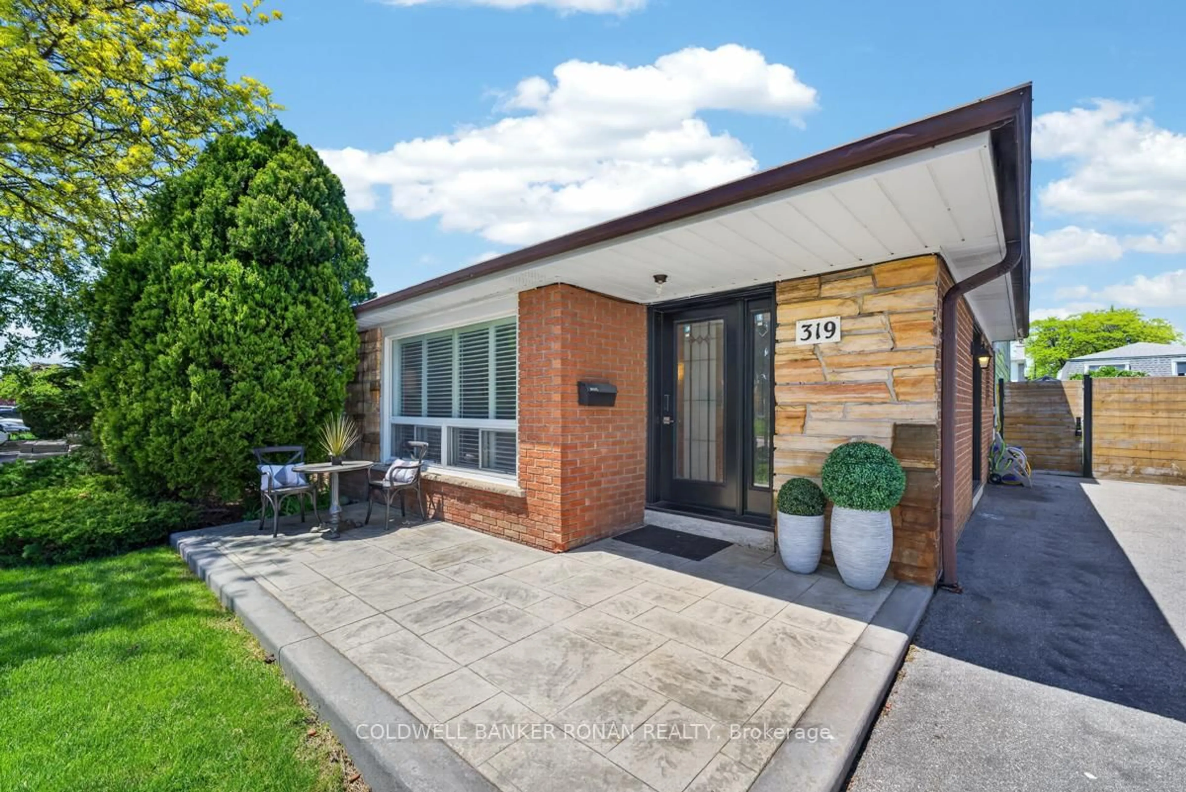 Home with brick exterior material, street for 319 Thrace Ave, Mississauga Ontario L5B 2B2