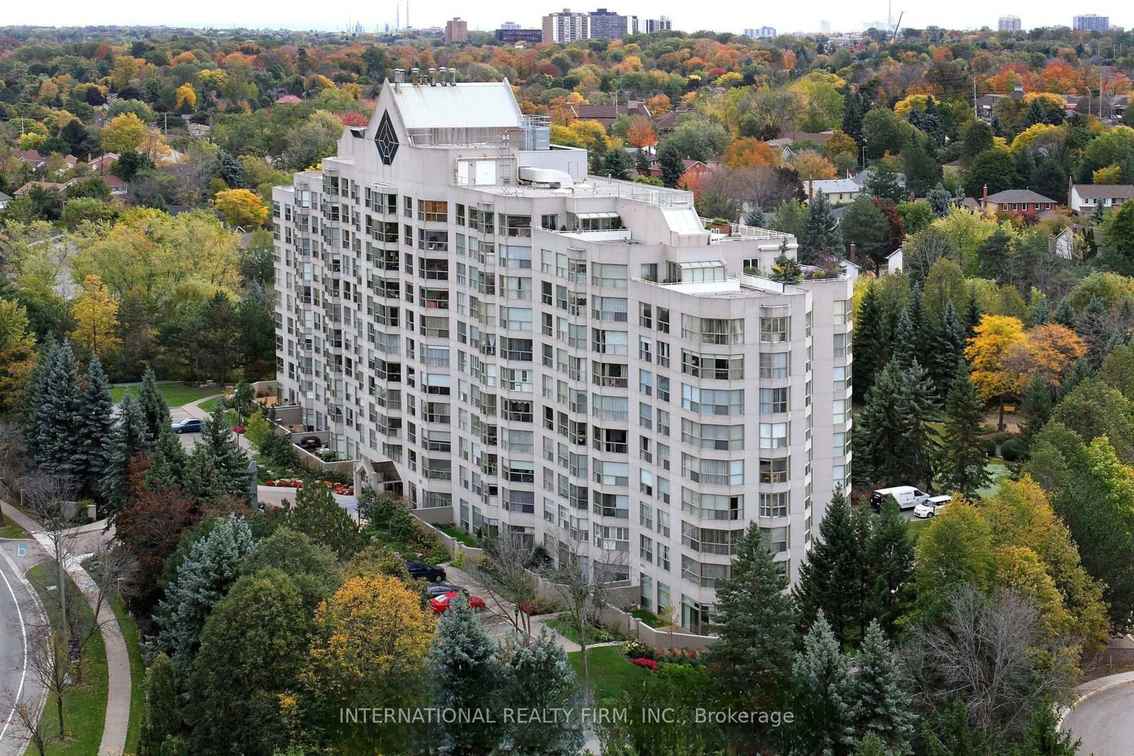 A pic from outside/outdoor area/front of a property/back of a property/a pic from drone, city buildings view from balcony for 1700 THE COLLEGEWAY #303, Mississauga Ontario L5L 4M2