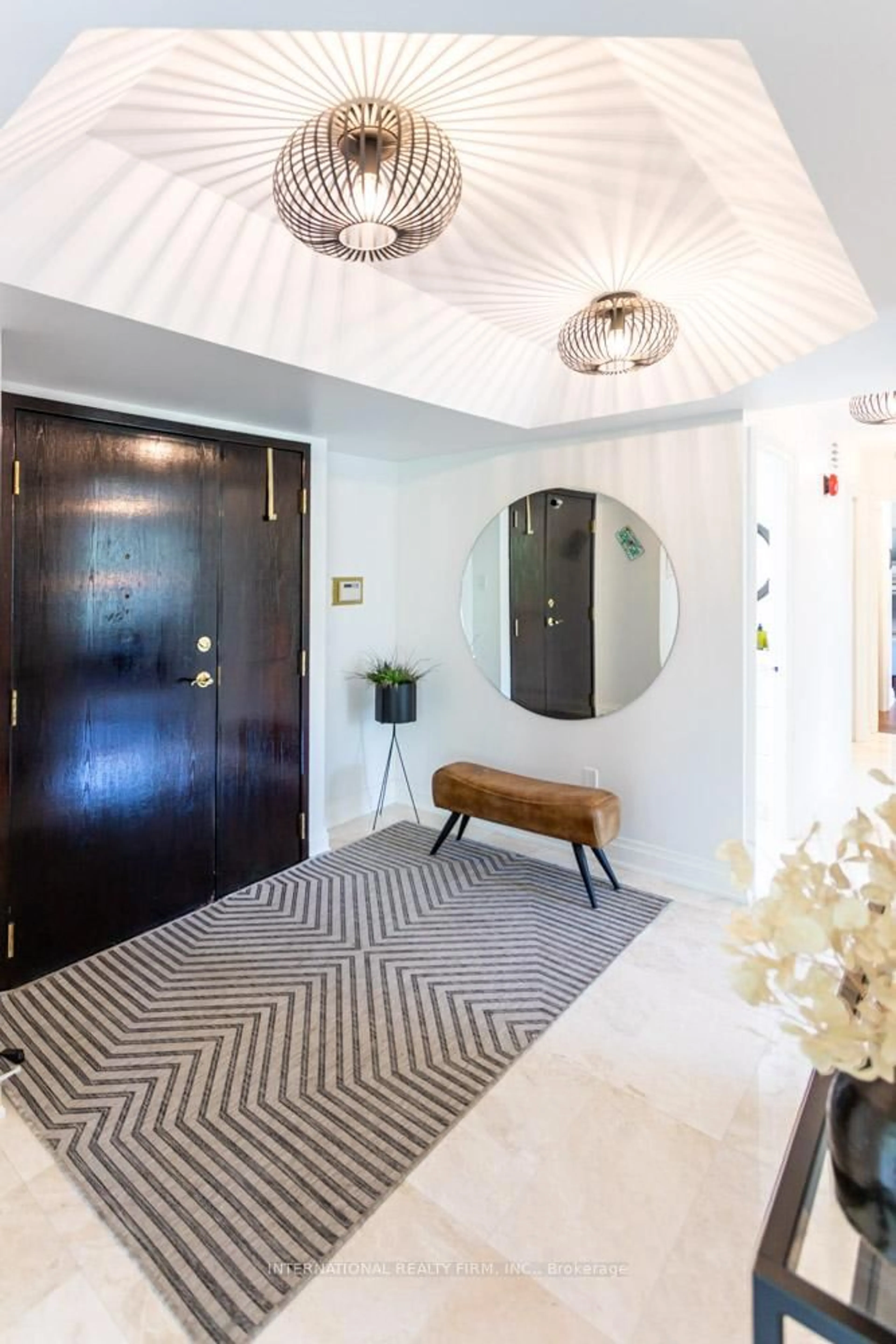 Indoor entryway for 1700 THE COLLEGEWAY #303, Mississauga Ontario L5L 4M2
