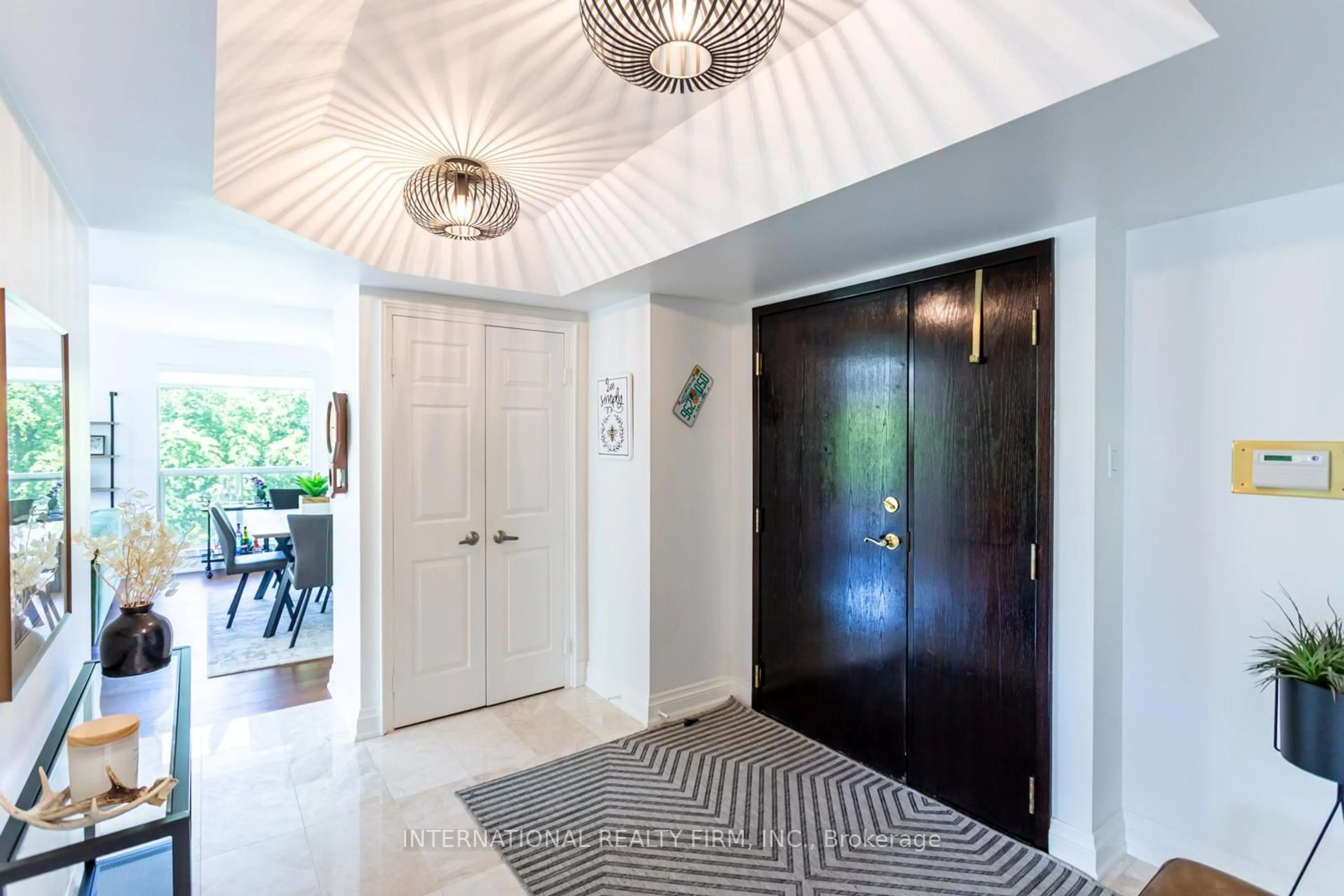 Indoor entryway for 1700 THE COLLEGEWAY #303, Mississauga Ontario L5L 4M2