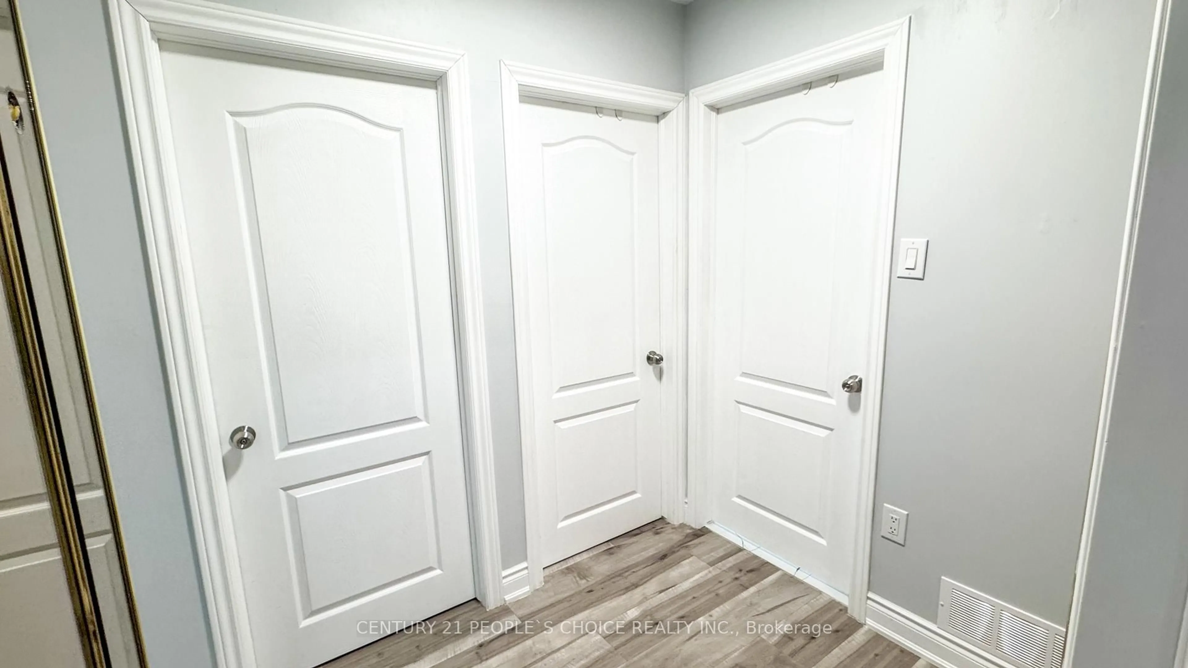 Indoor entryway for 7 Dalraith Cres, Brampton Ontario L6T 2X4