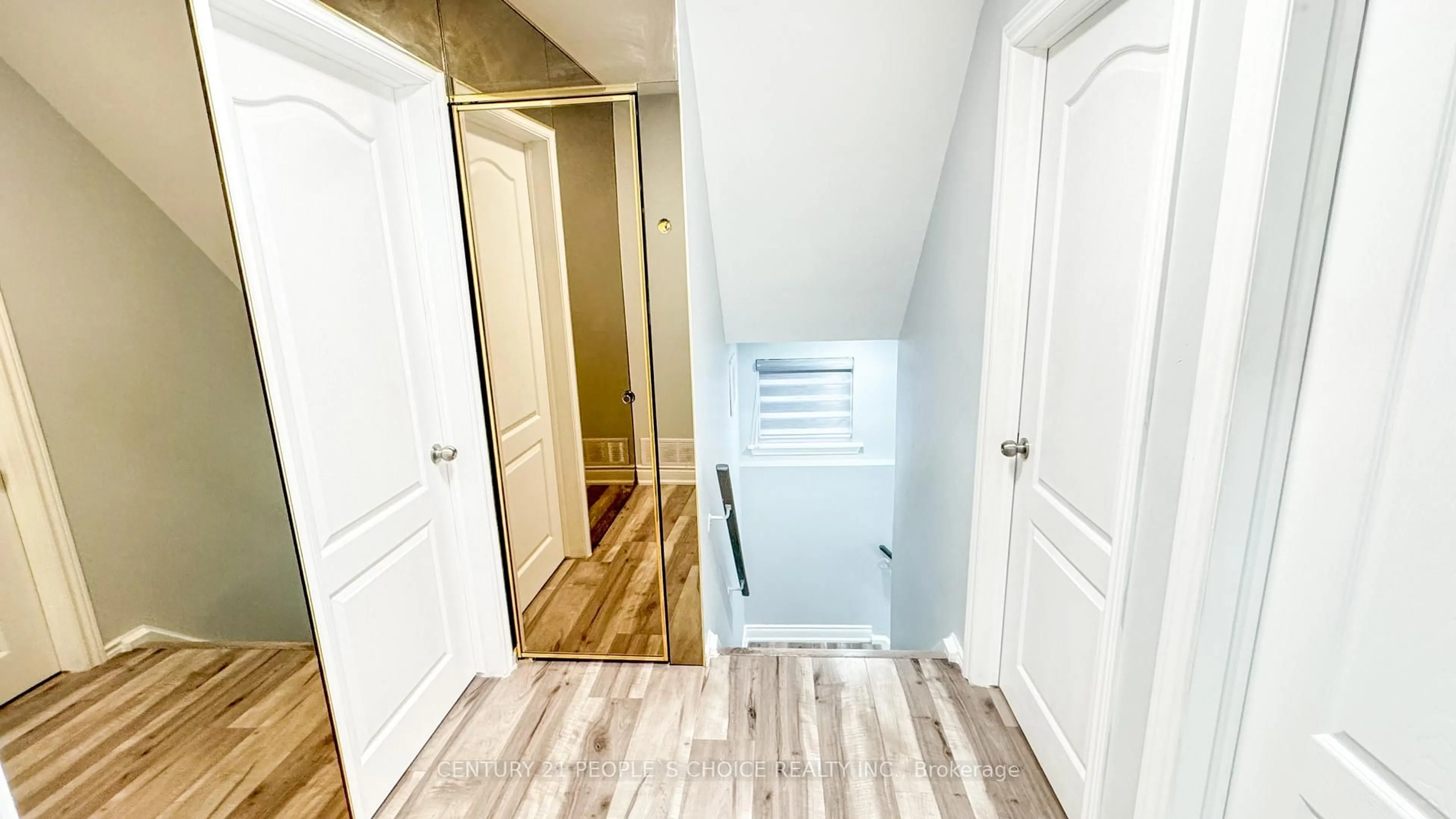 Indoor entryway for 7 Dalraith Cres, Brampton Ontario L6T 2X4