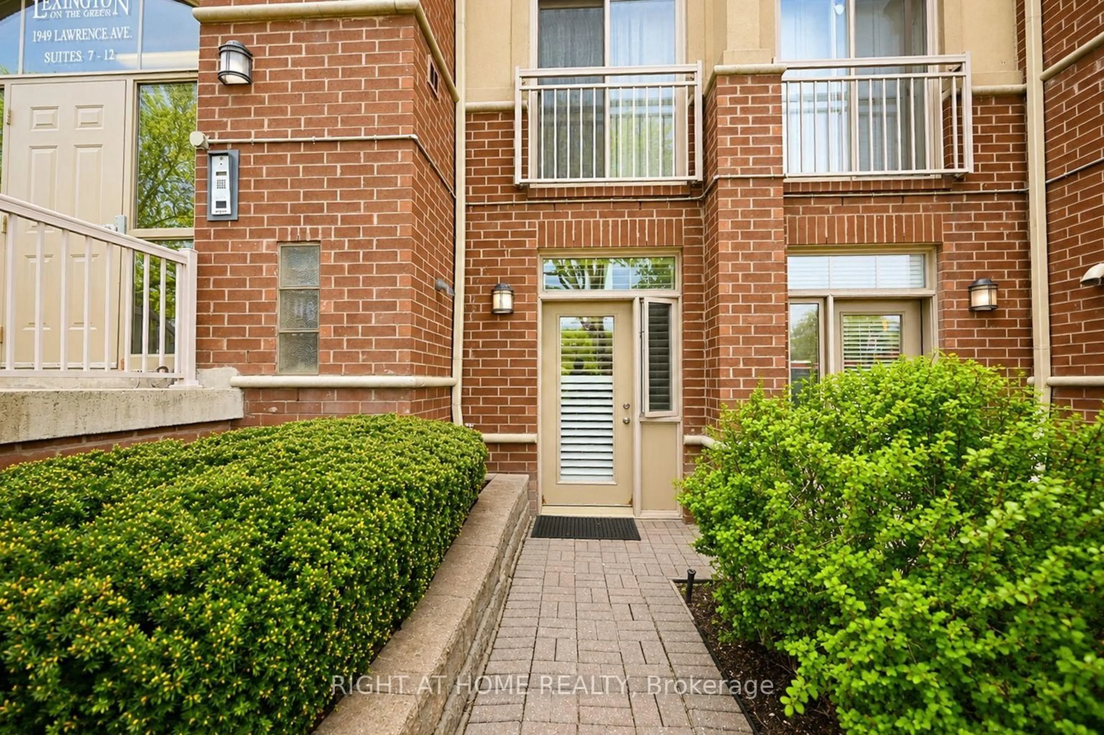 Unknown for 1949 Lawrence Ave #8, Toronto Ontario M9N 1H3