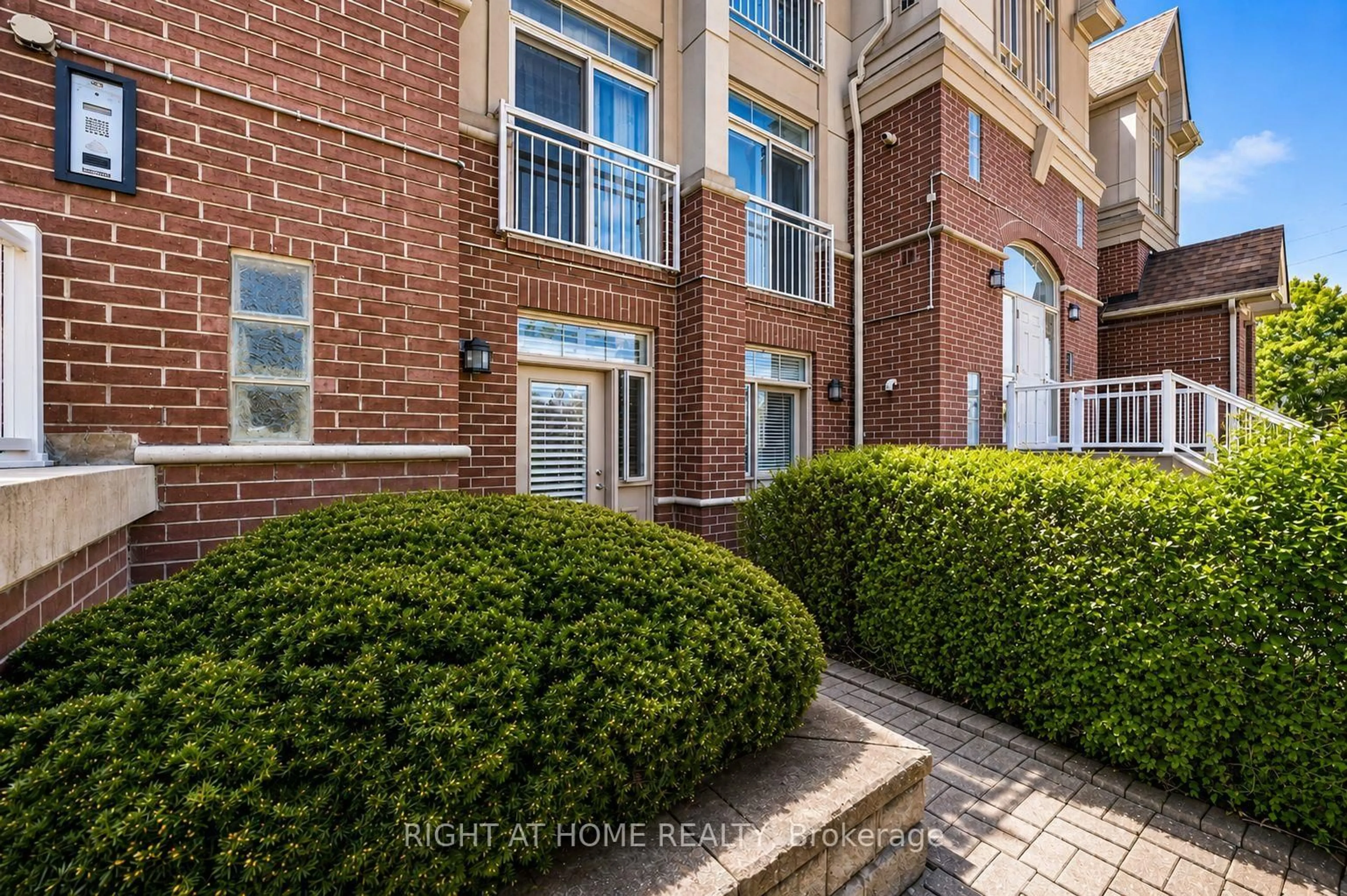 Unknown for 1949 Lawrence Ave #8, Toronto Ontario M9N 1H3