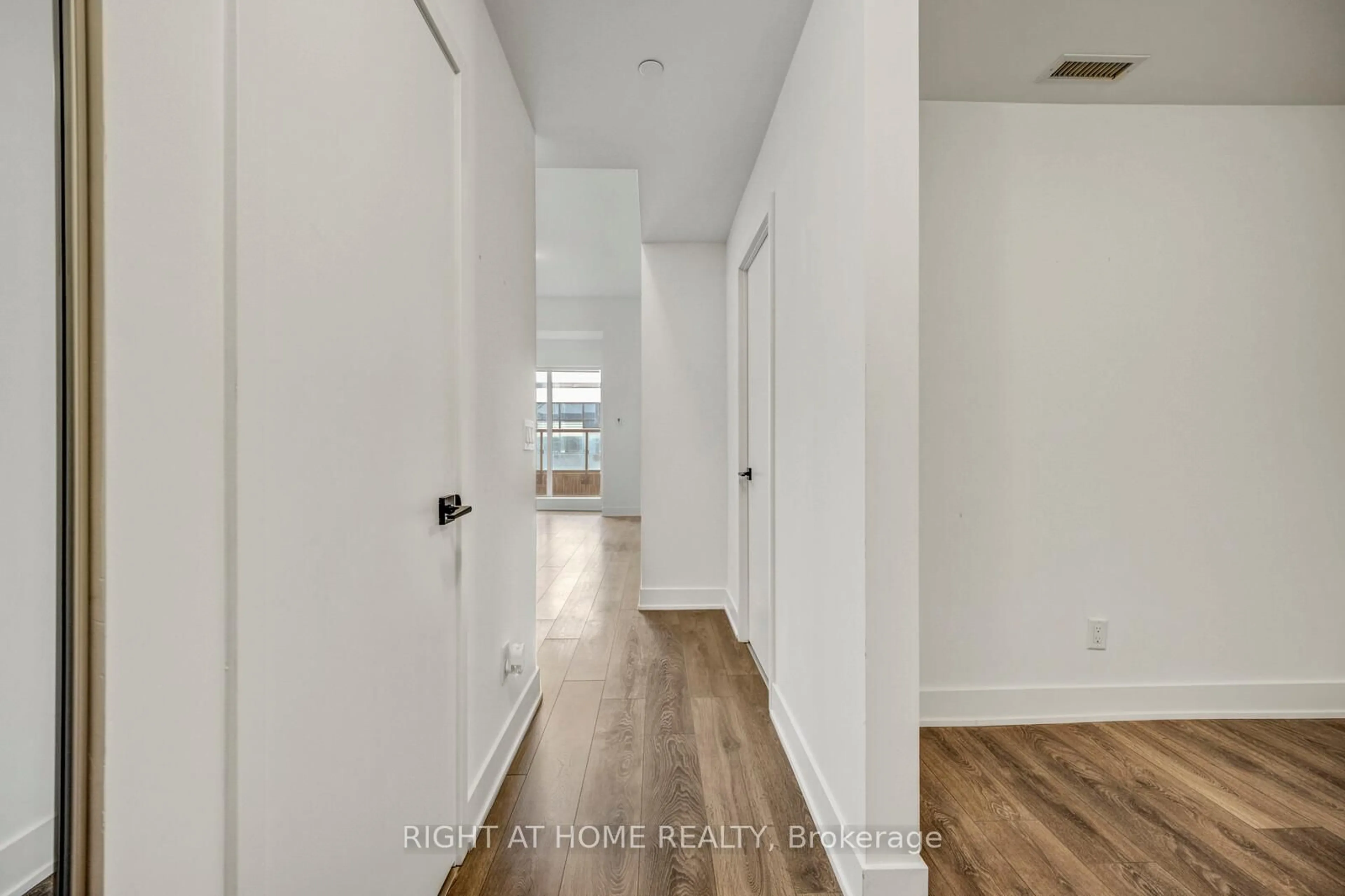 Indoor entryway for 2481 Taunton Rd #459, Oakville Ontario L6H 3R7