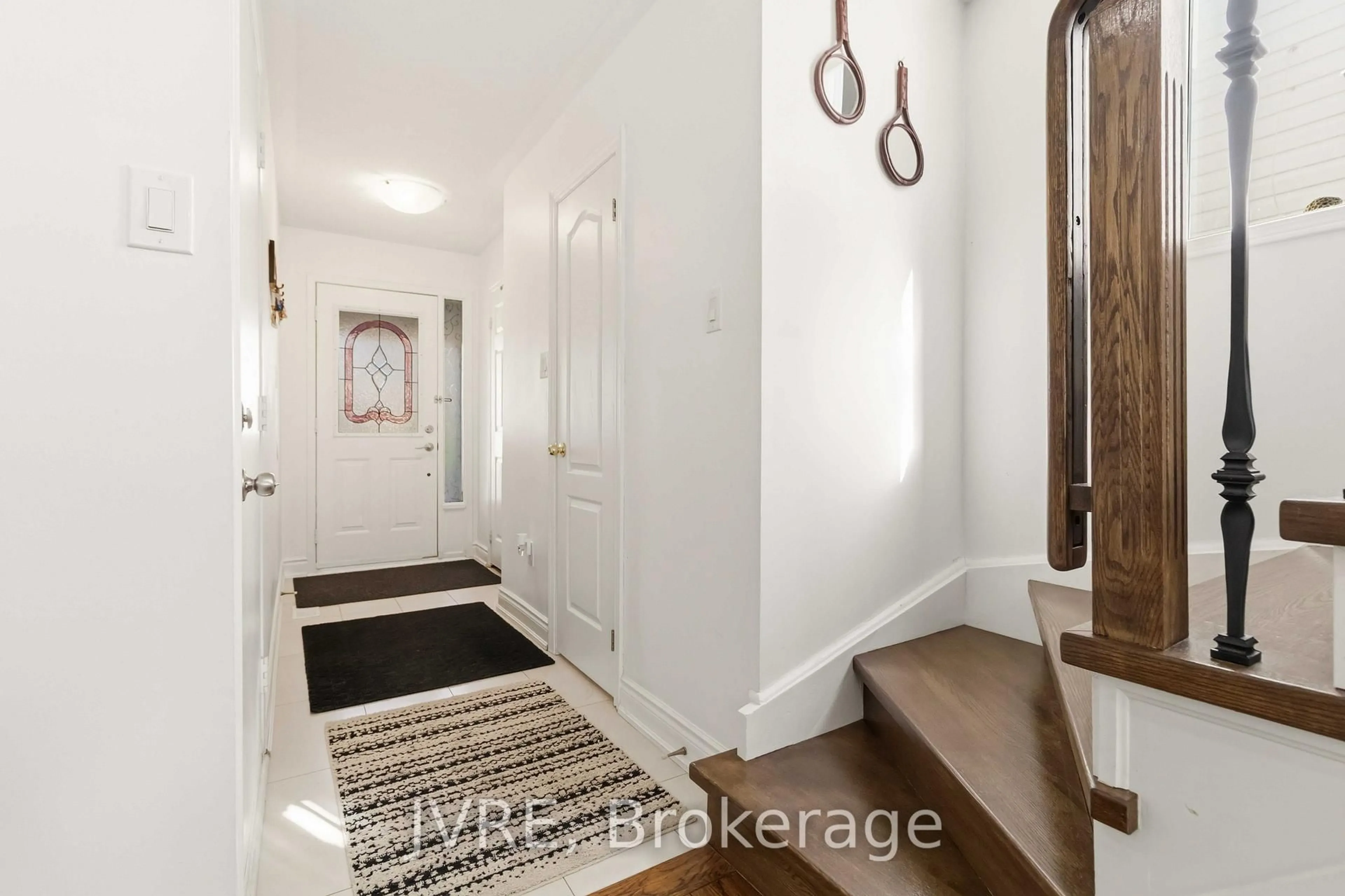 Indoor entryway for 2918 Westbury Crt, Mississauga Ontario L5M 6B2