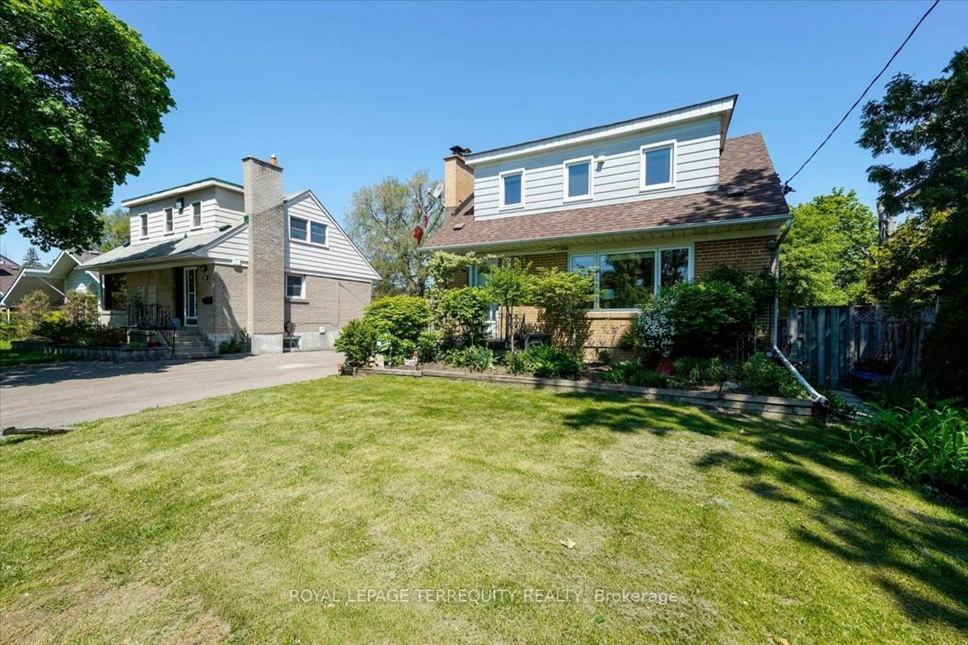 A pic from outside/outdoor area/front of a property/back of a property/a pic from drone, street for 28 Crowland Dr, Toronto Ontario M9W 2S4