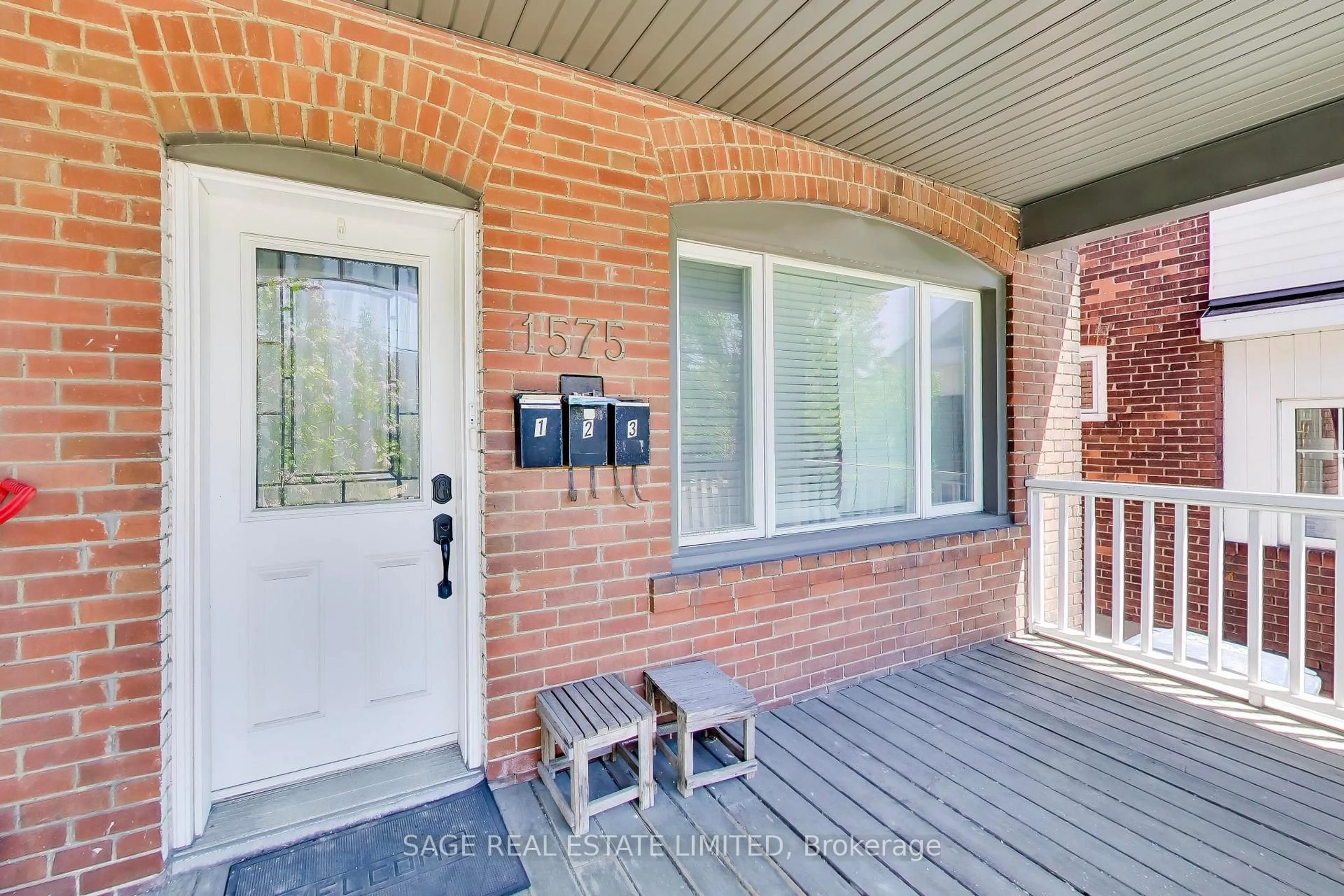 Unknown for 1575 Dufferin St, Toronto Ontario M6H 3L5