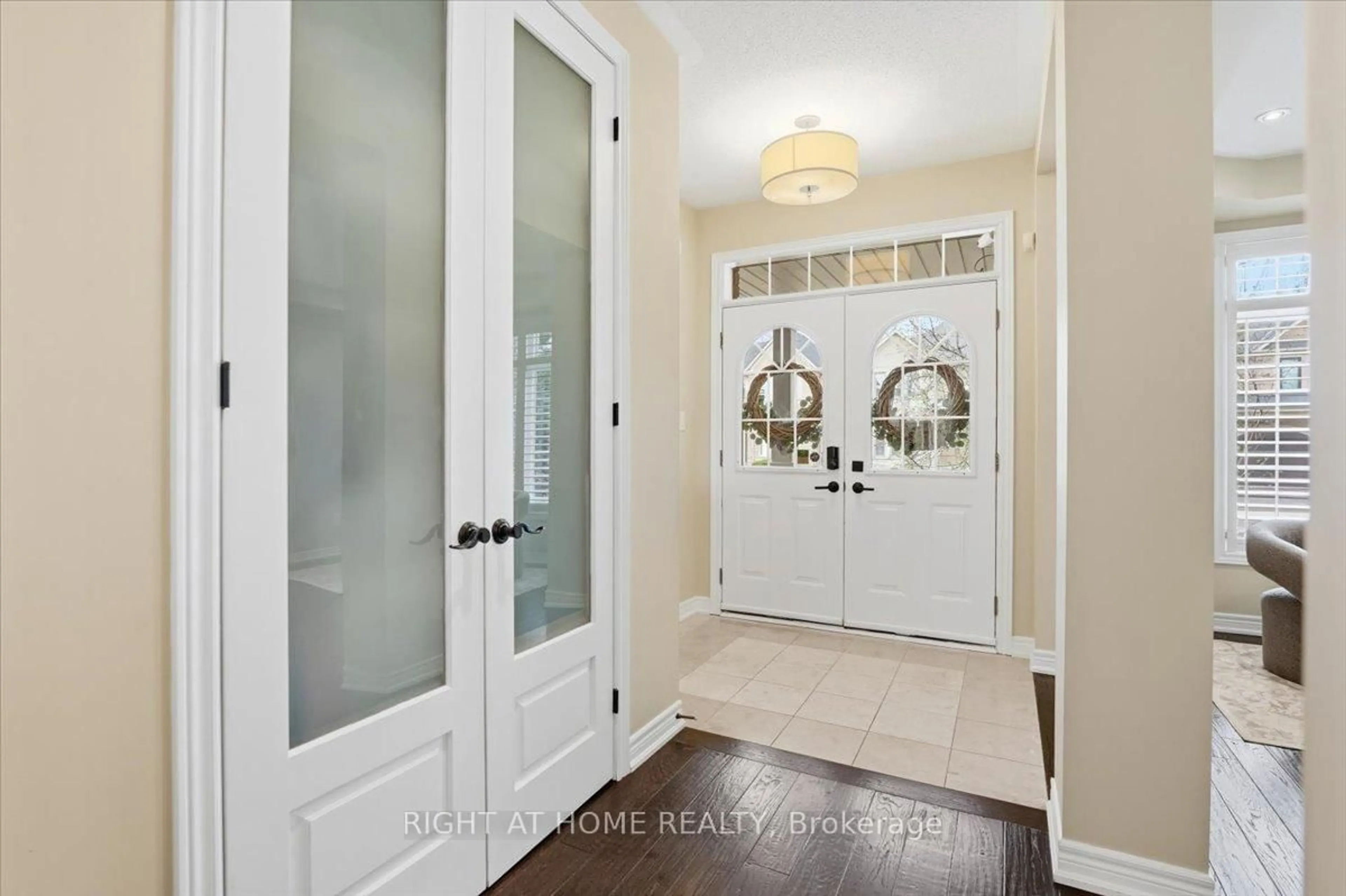 Indoor entryway for 262 Nautical Blvd, Oakville Ontario L6L 0B9