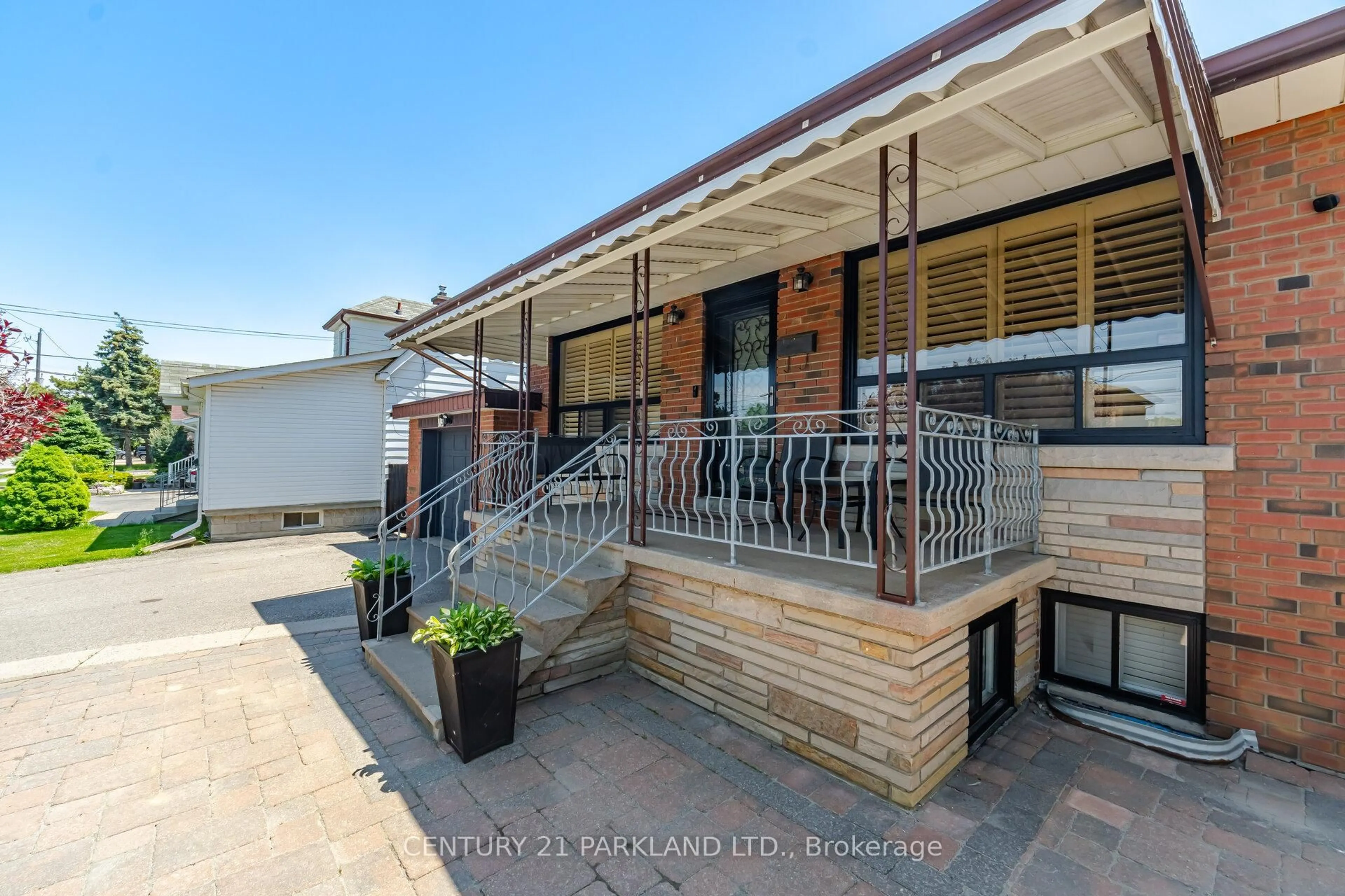 Patio, street for 73 Sunset Tr, Toronto Ontario M9M 1J7
