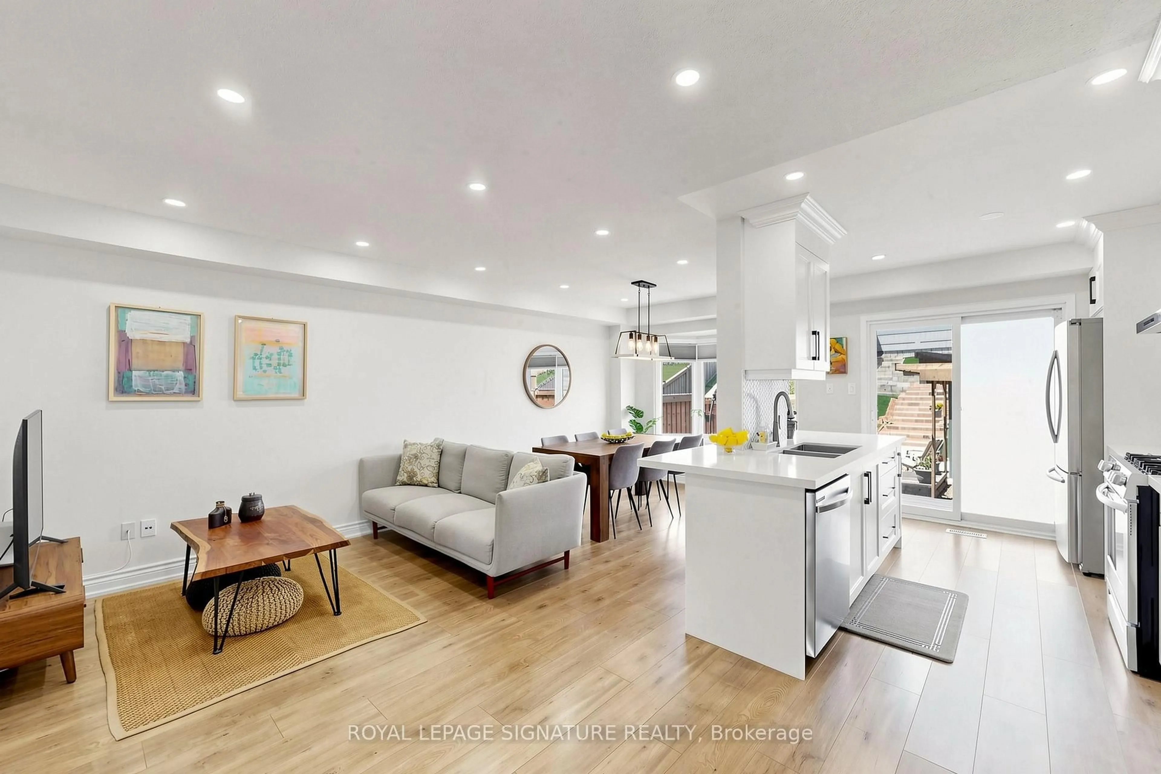 Open concept kitchen, unknown for 7554 Black Walnut Tr, Mississauga Ontario L5N 8A9
