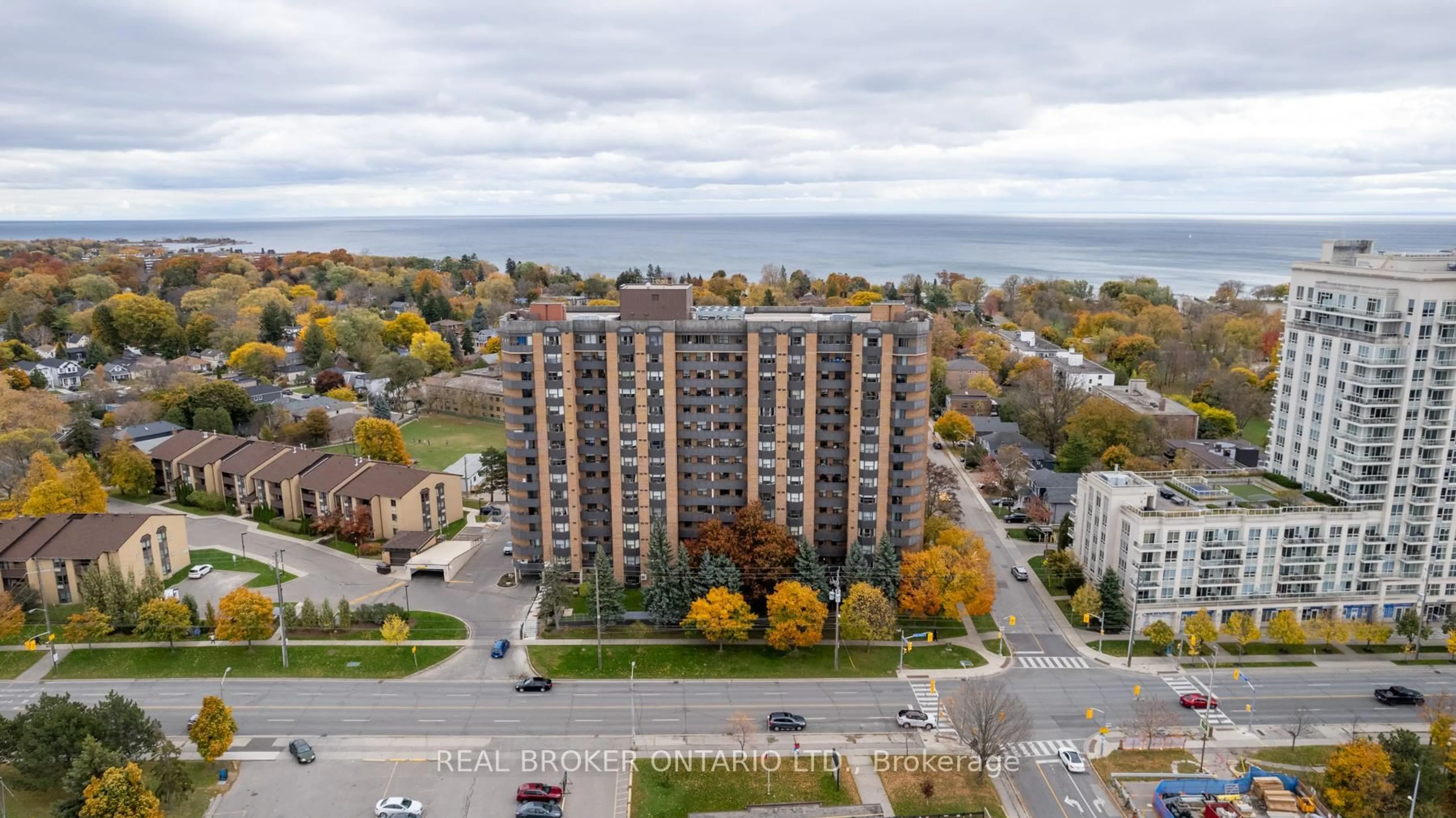 A pic from outside/outdoor area/front of a property/back of a property/a pic from drone, city buildings view from balcony for 3845 Lake Shore Blvd #1601, Toronto Ontario M8W 4Y3