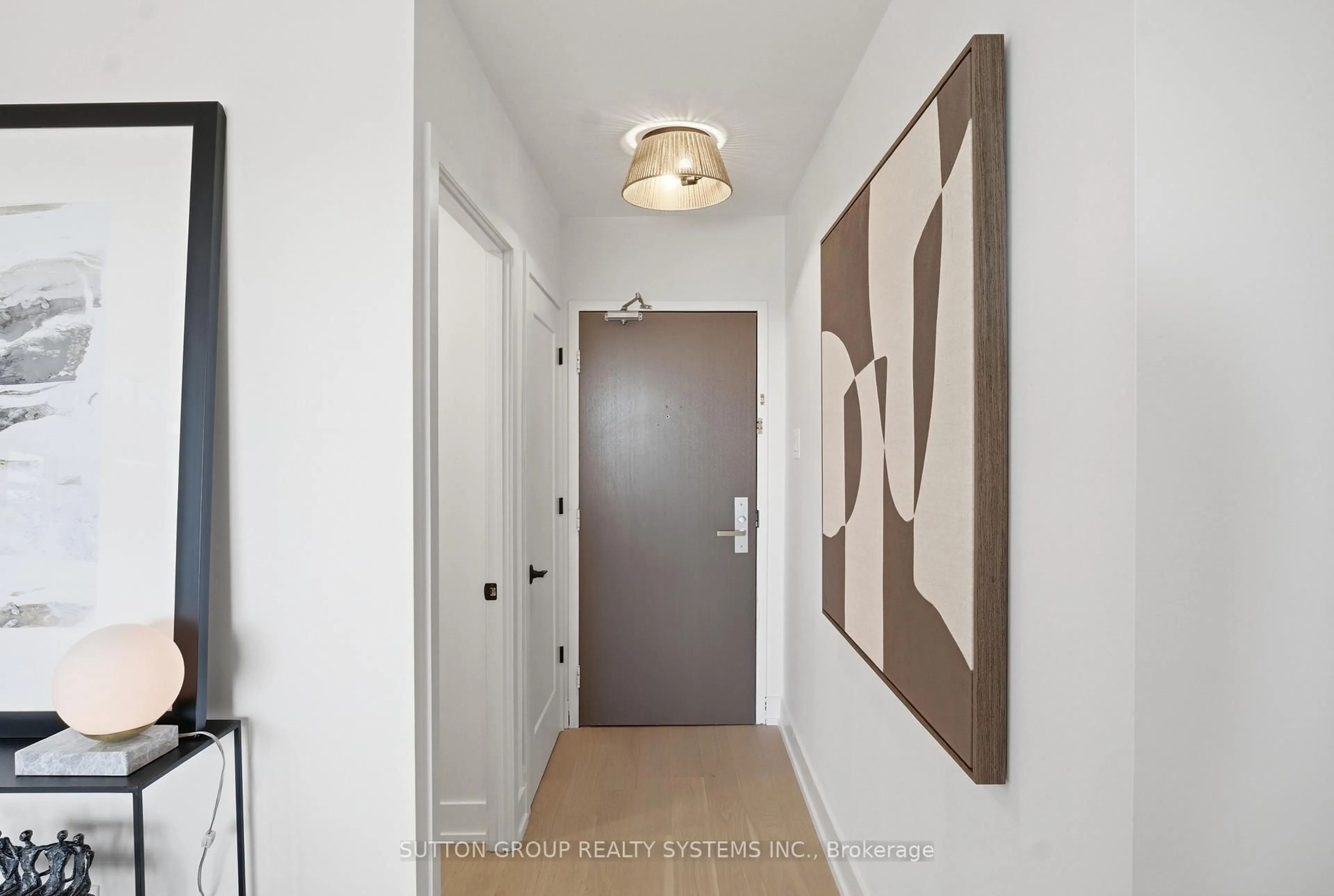 Indoor entryway for 45 Southport St #911, Toronto Ontario M6S 3N5