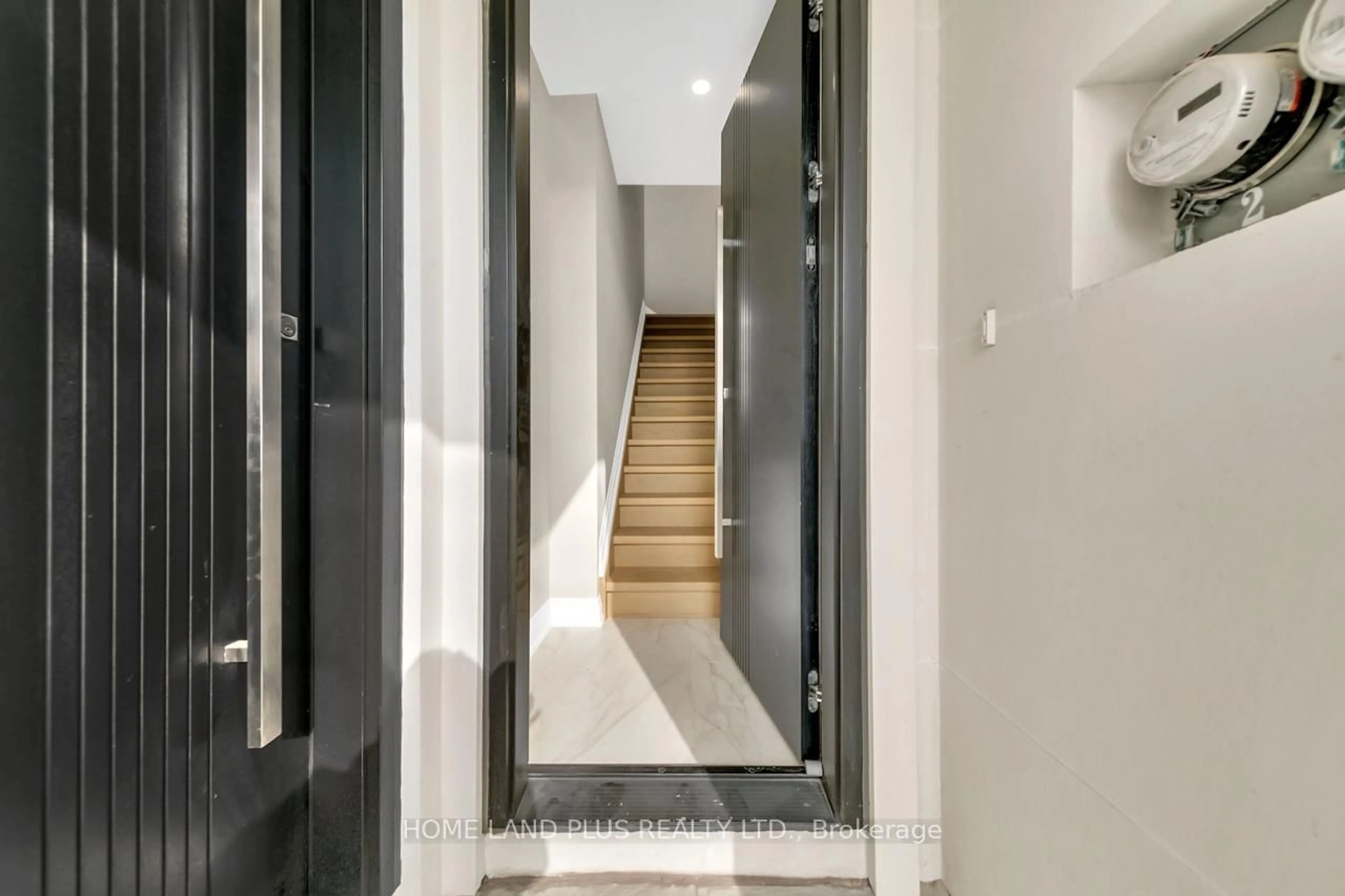 Indoor entryway for 78 Bowie Ave, Toronto Ontario M6E 2P5