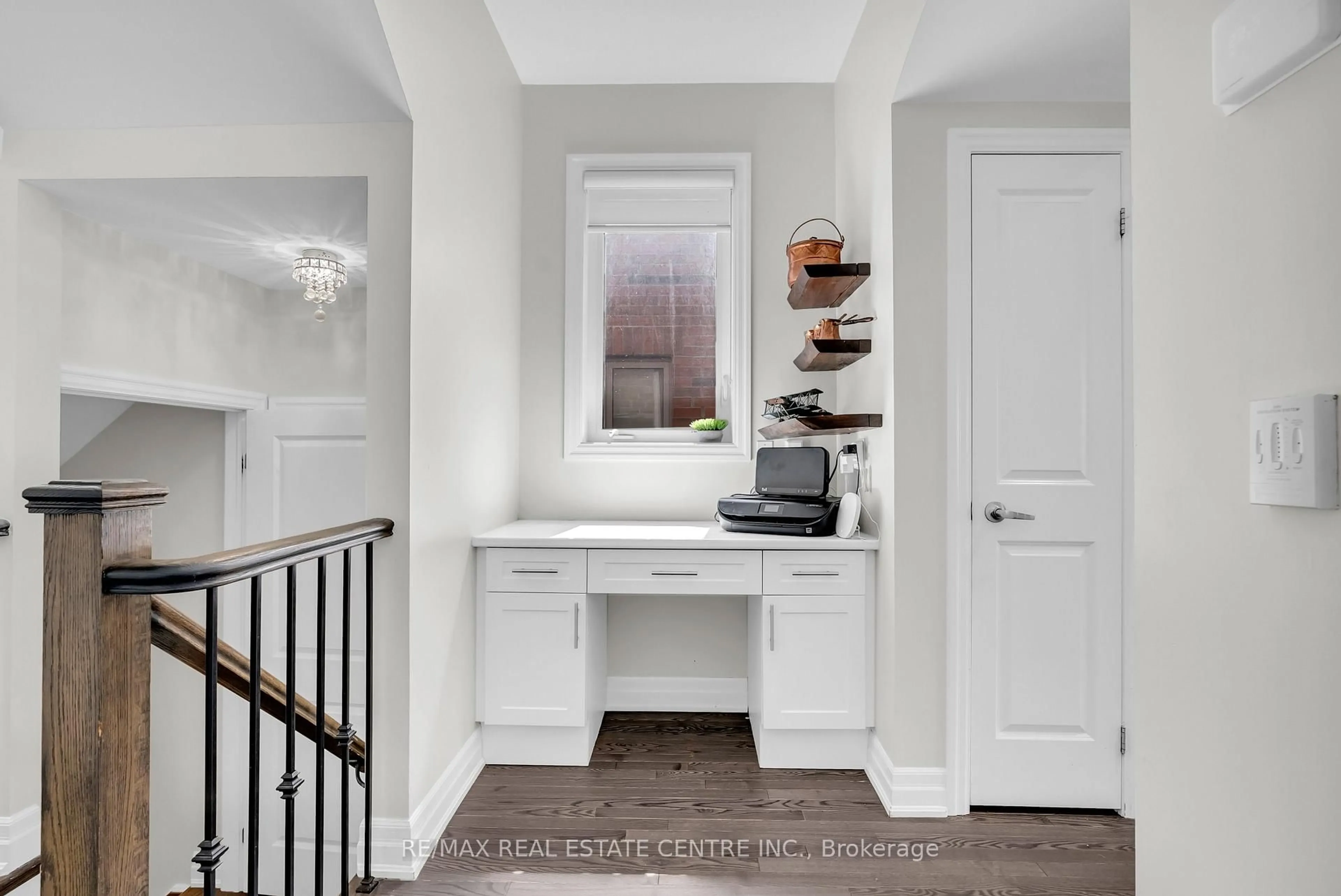Indoor entryway for 24 Rising Hill Rdge, Brampton Ontario L6Y 0C3