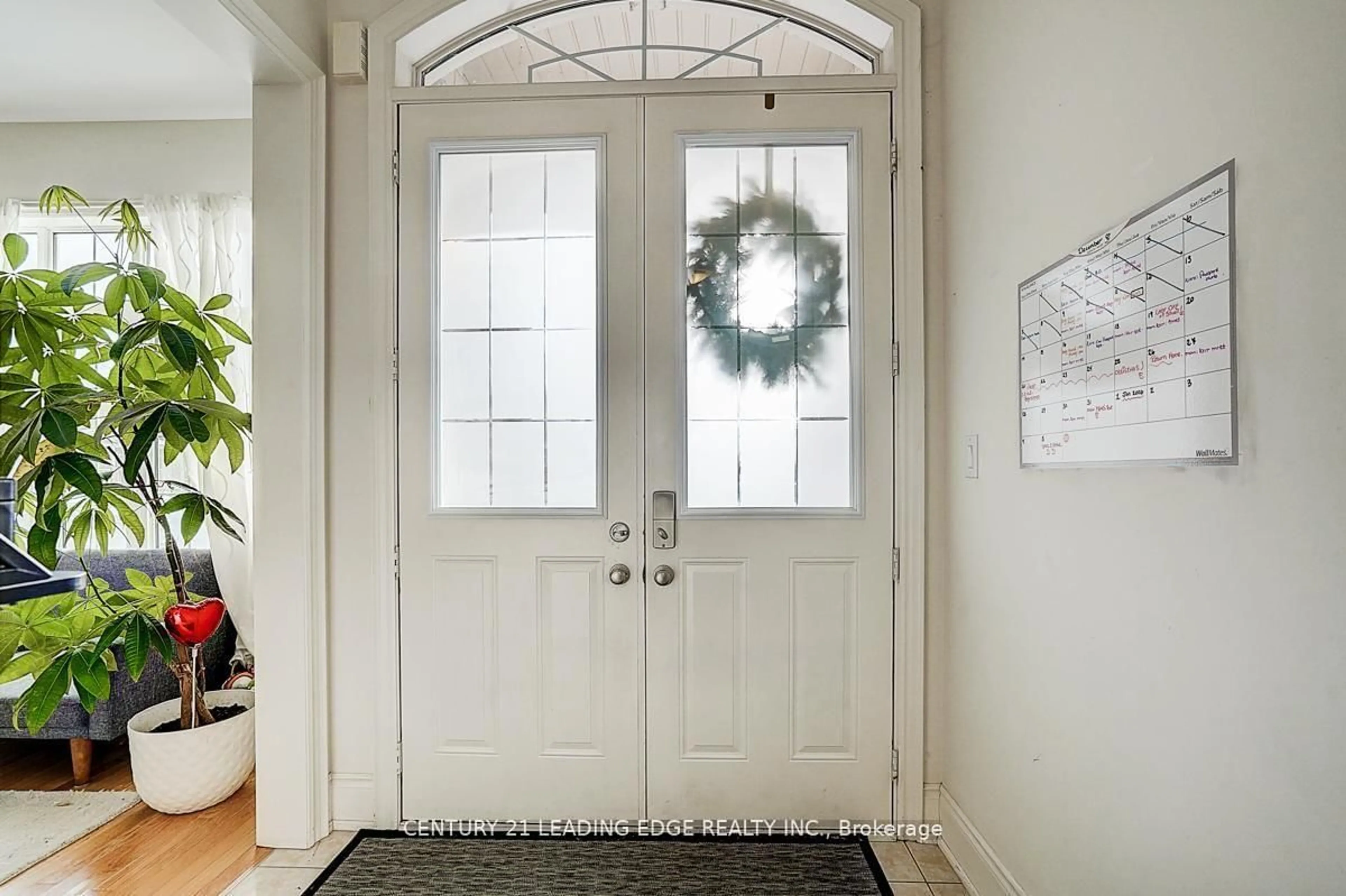 Indoor entryway for 455 Threshing Mill Blvd, Oakville Ontario L6H 0T4