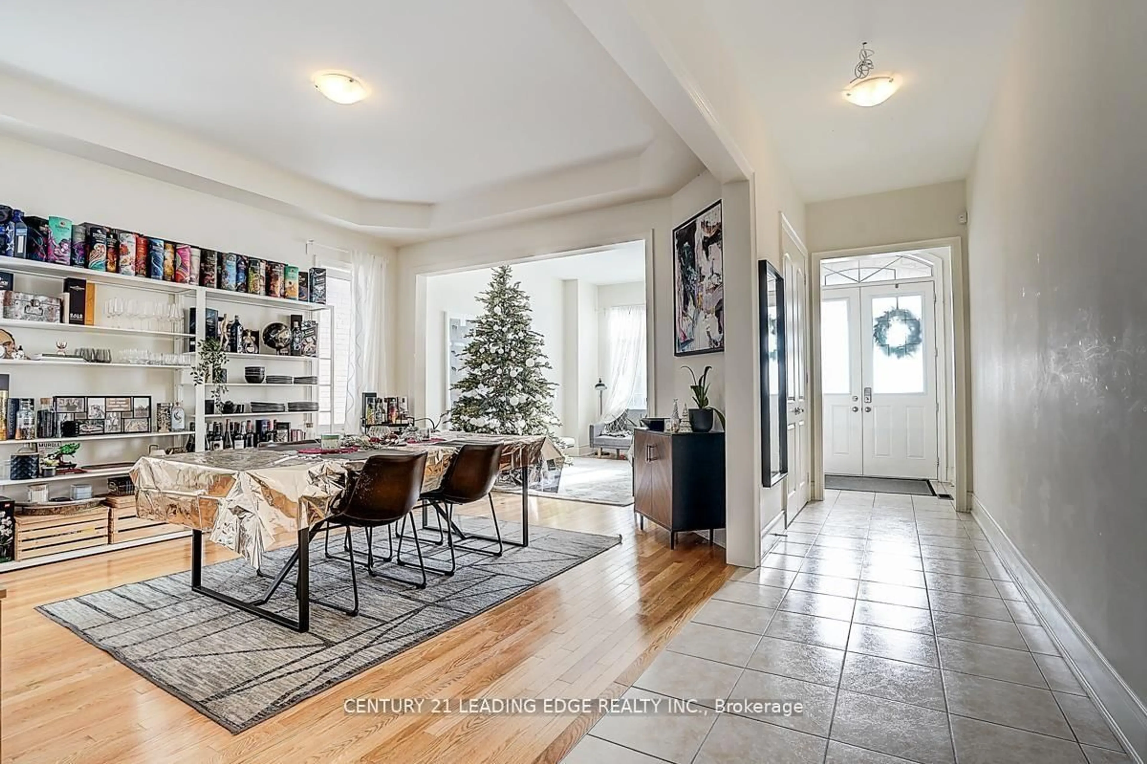 Indoor entryway for 455 Threshing Mill Blvd, Oakville Ontario L6H 0T4