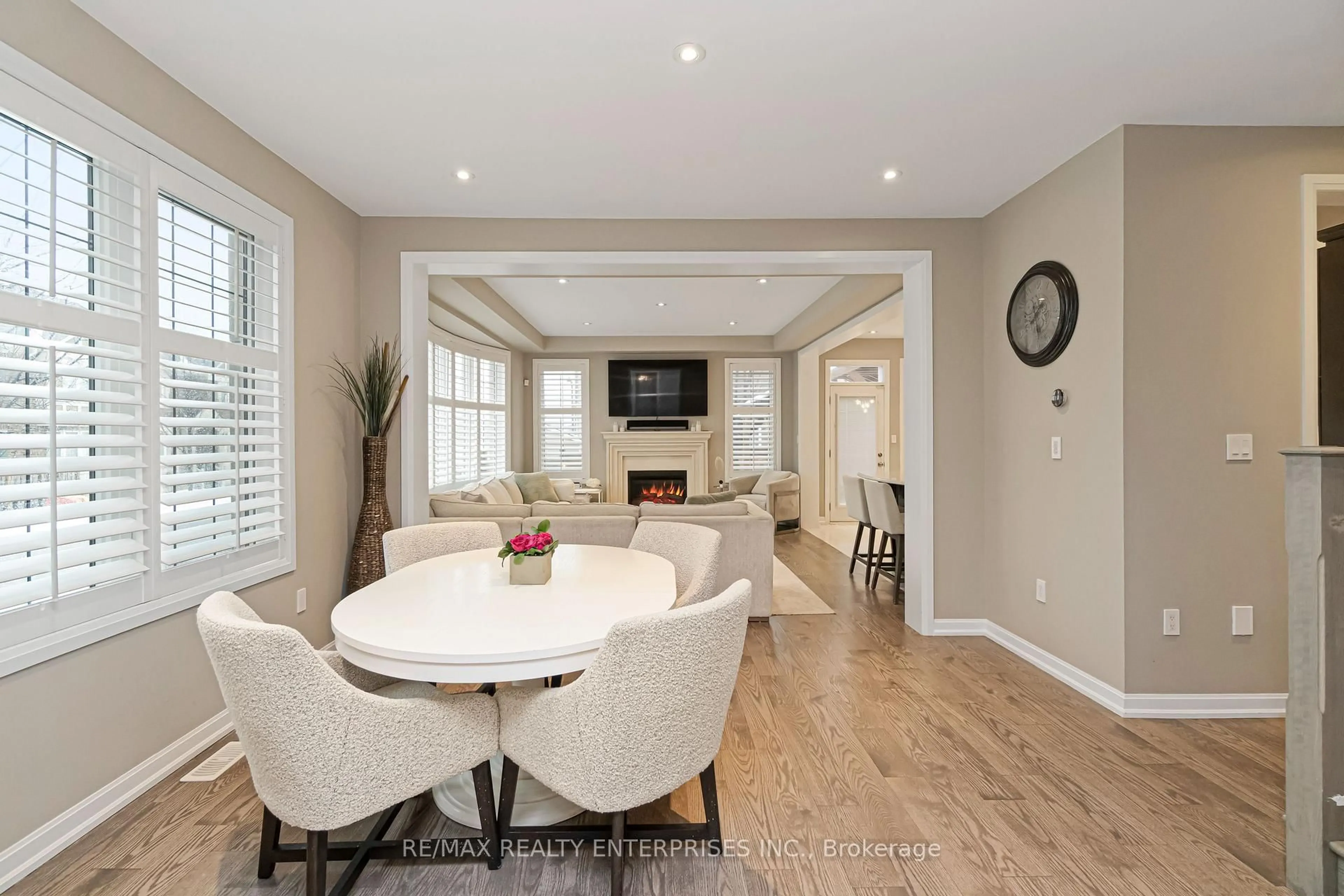 Living room with furniture, unknown for 355 Wisteria Way, Oakville Ontario L6M 1L6
