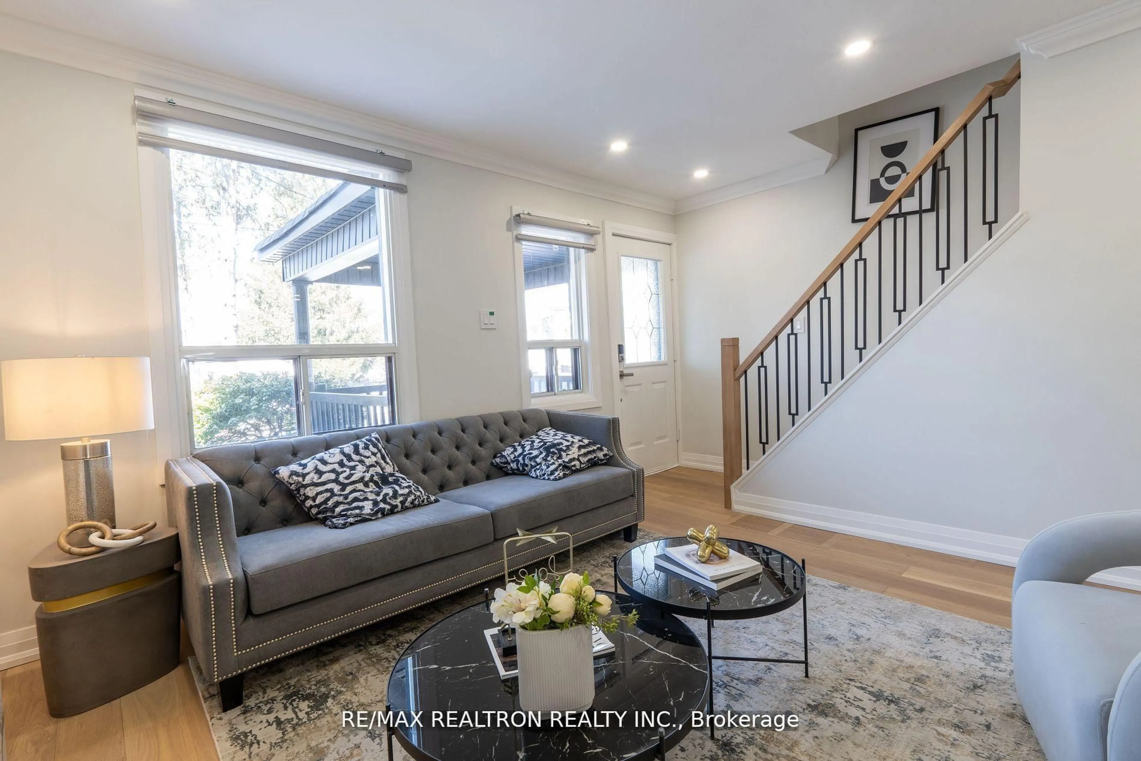 Living room with furniture, unknown for 77 Hatherley Rd, Toronto Ontario M6E 1V8