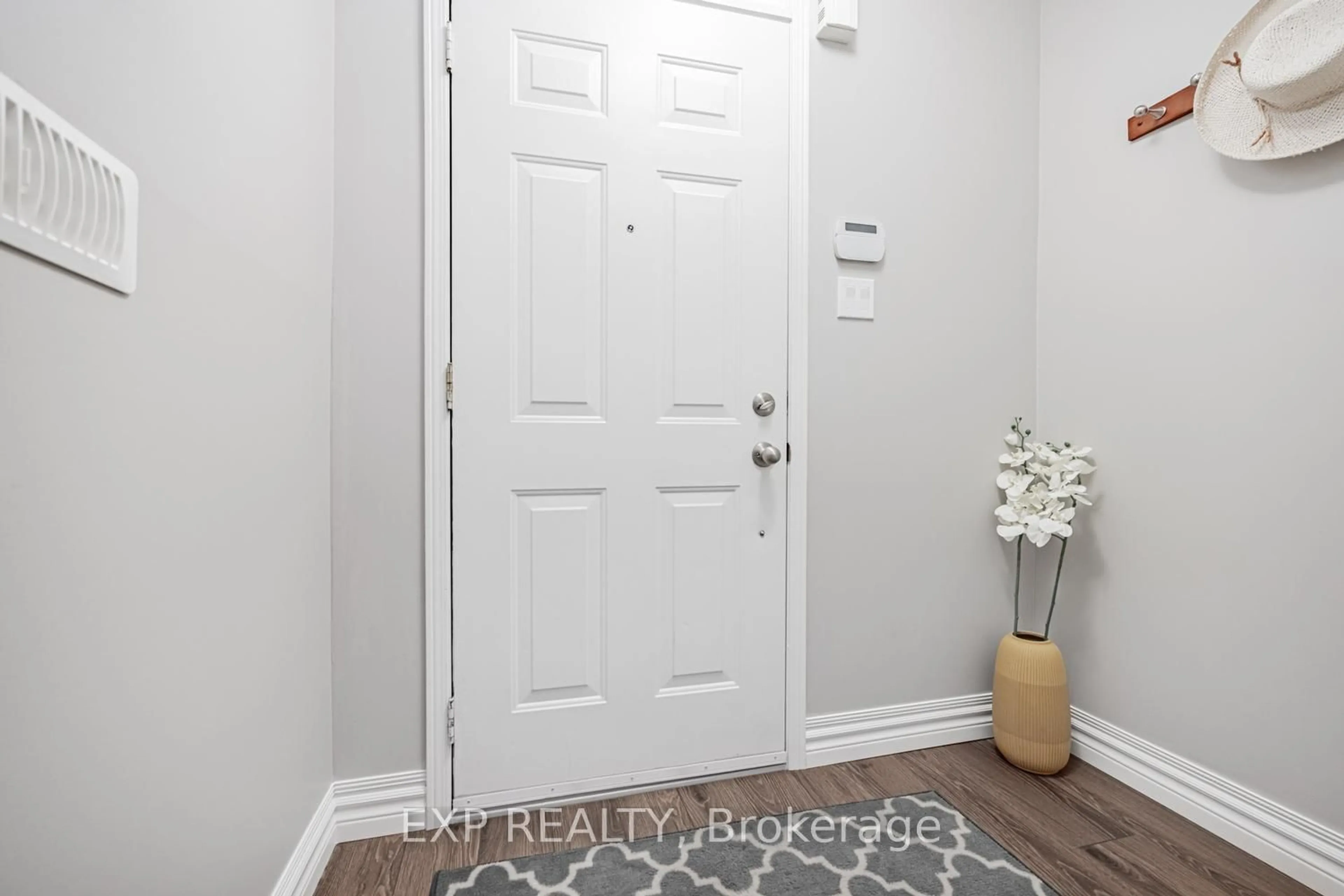 Indoor entryway for 120 Railroad St #40, Brampton Ontario L6X 5A1