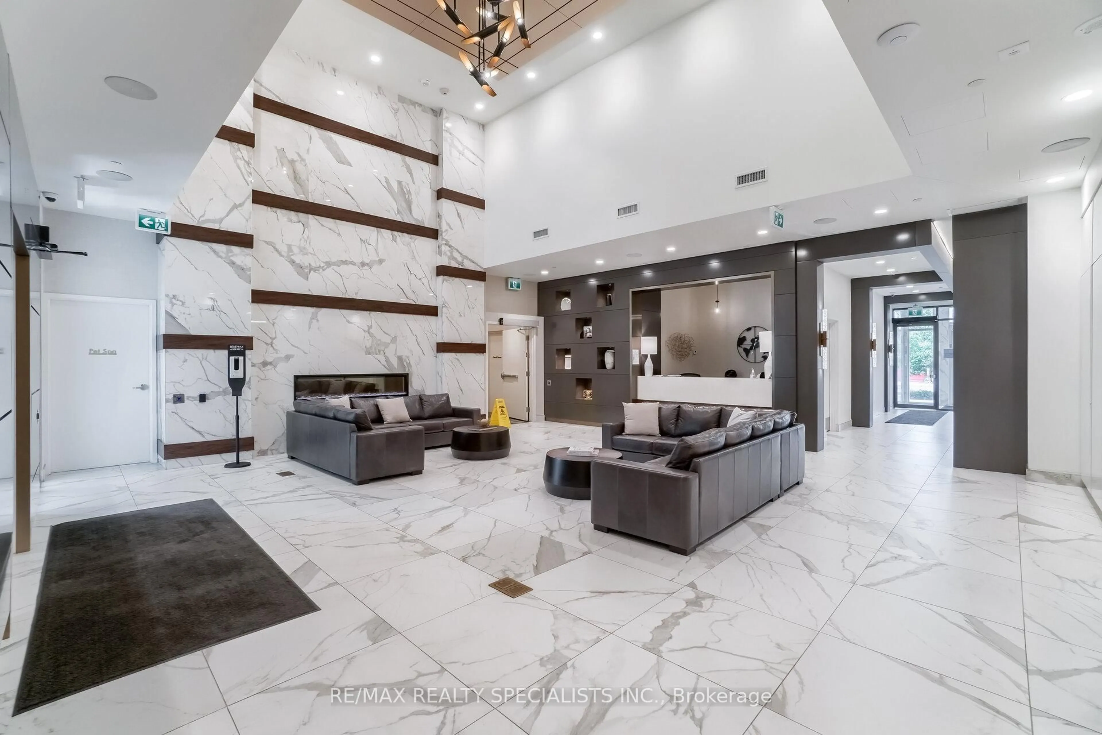 Lobby for 1050 Main St #405, Milton Ontario L9T 9M3