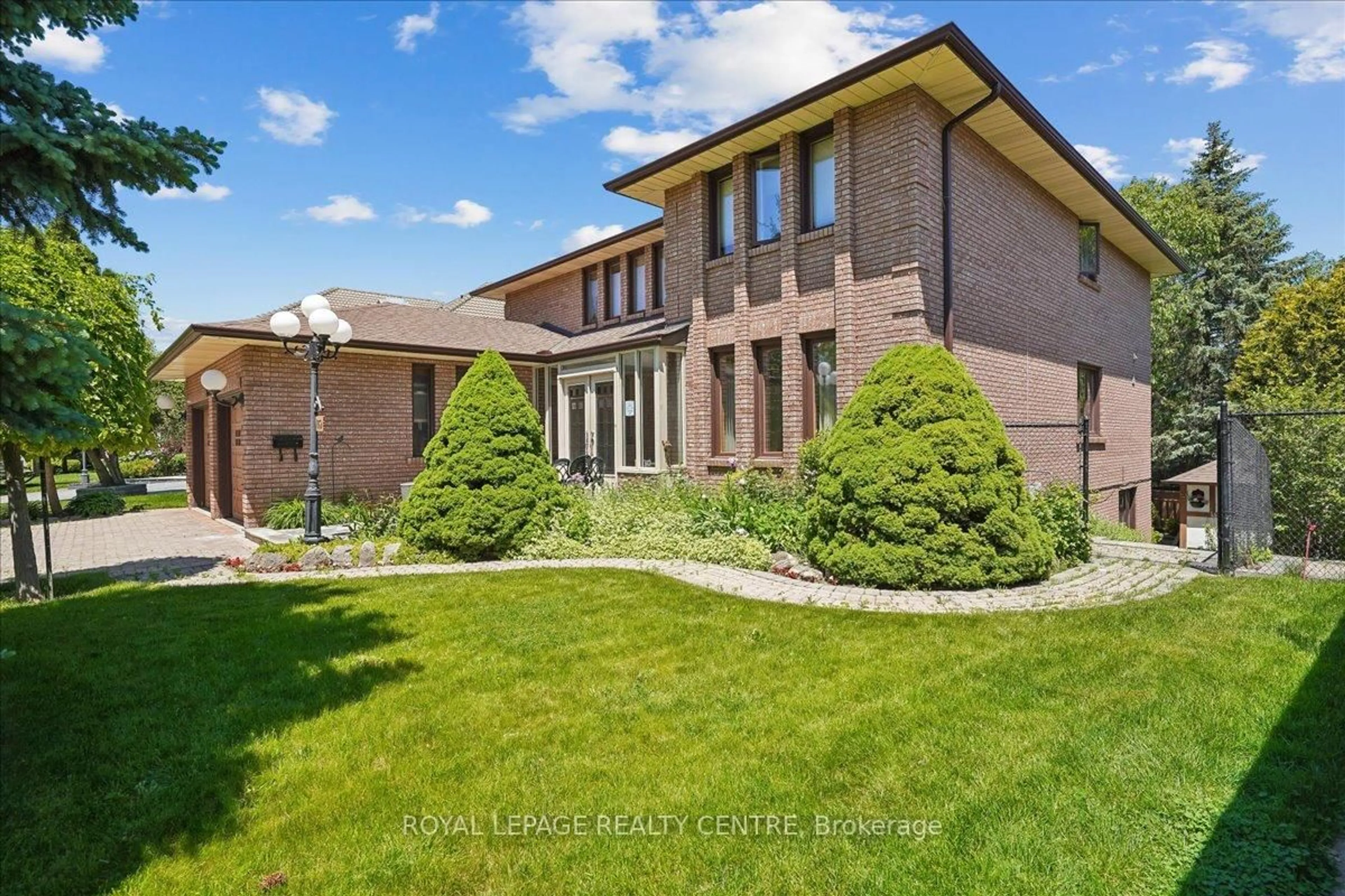 Home with brick exterior material, unknown for 1869 Folkway Dr, Mississauga Ontario L5L 2X1