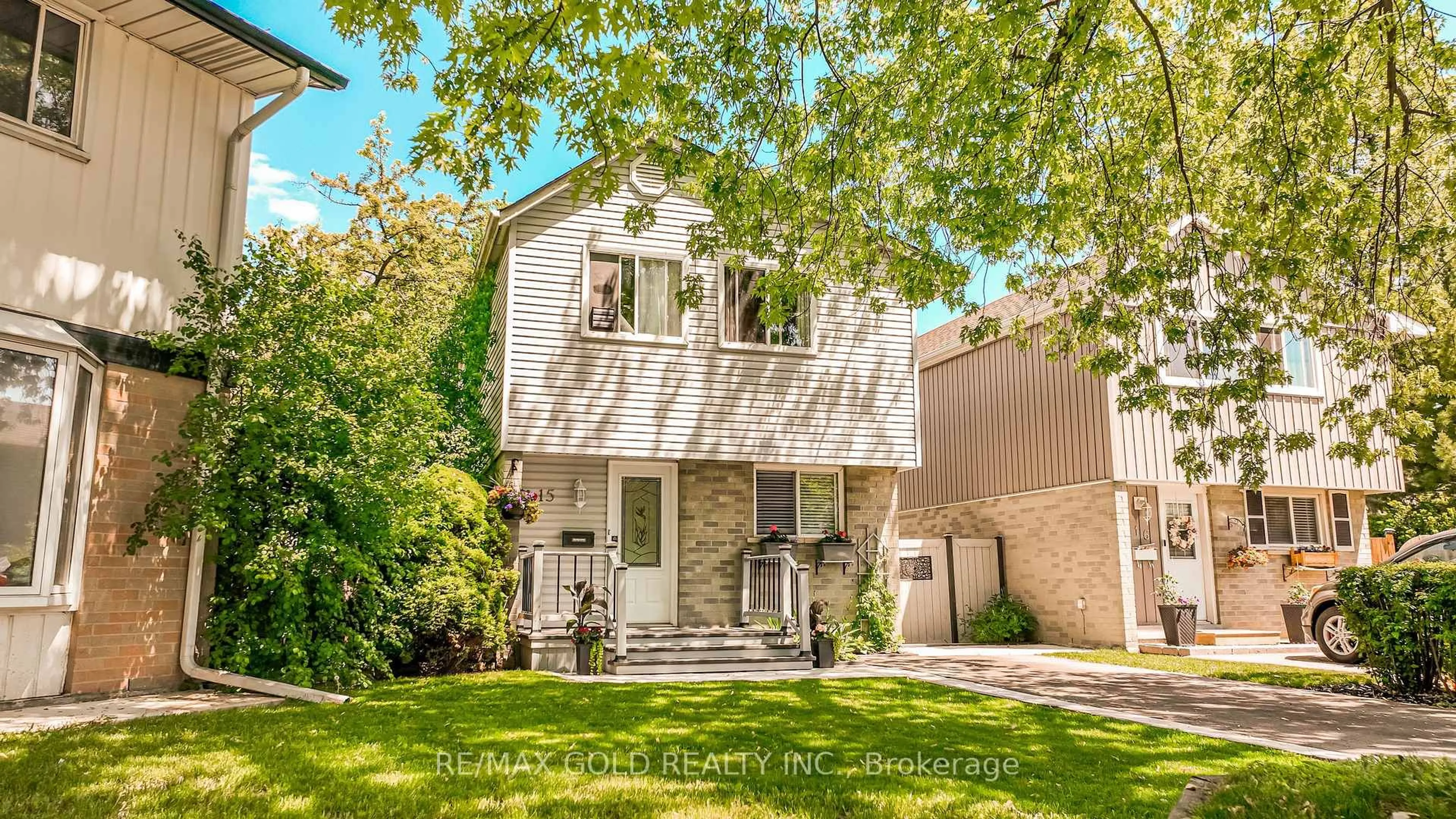 Home with vinyl exterior material, street for 15 Jackman Dr, Brampton Ontario L6S 2L7