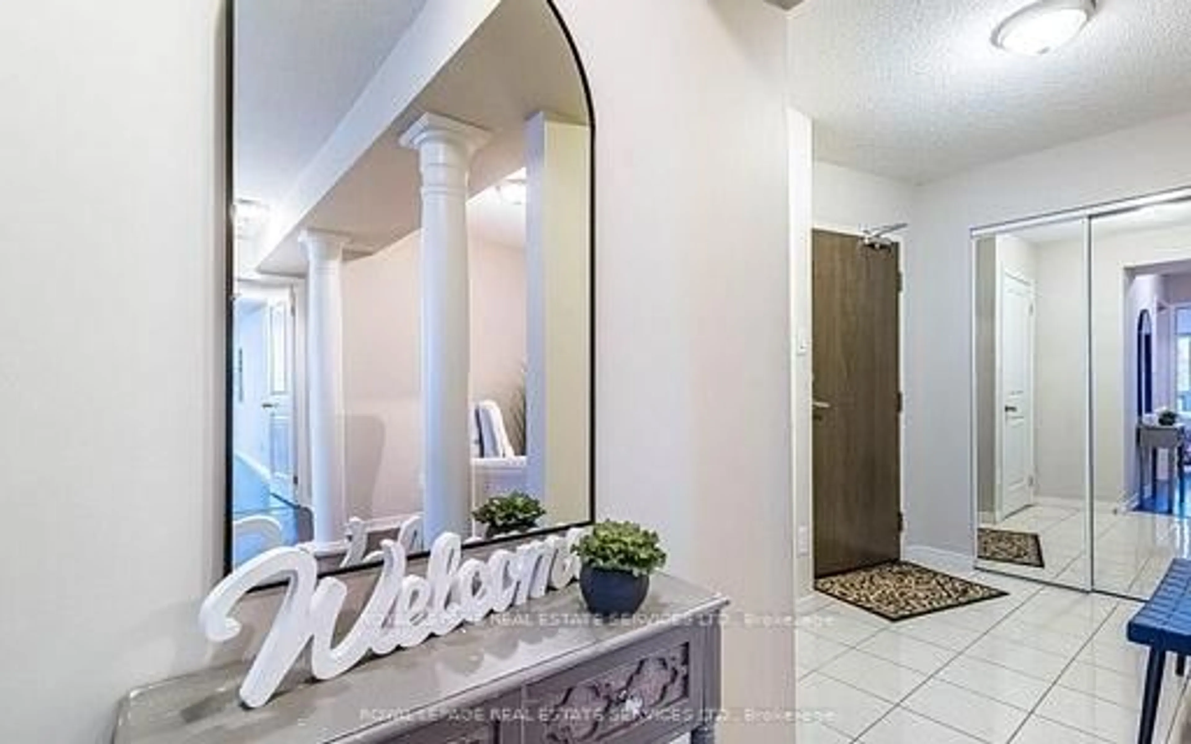 Indoor entryway for 9 George St #1602, Brampton Ontario L6X 0T6