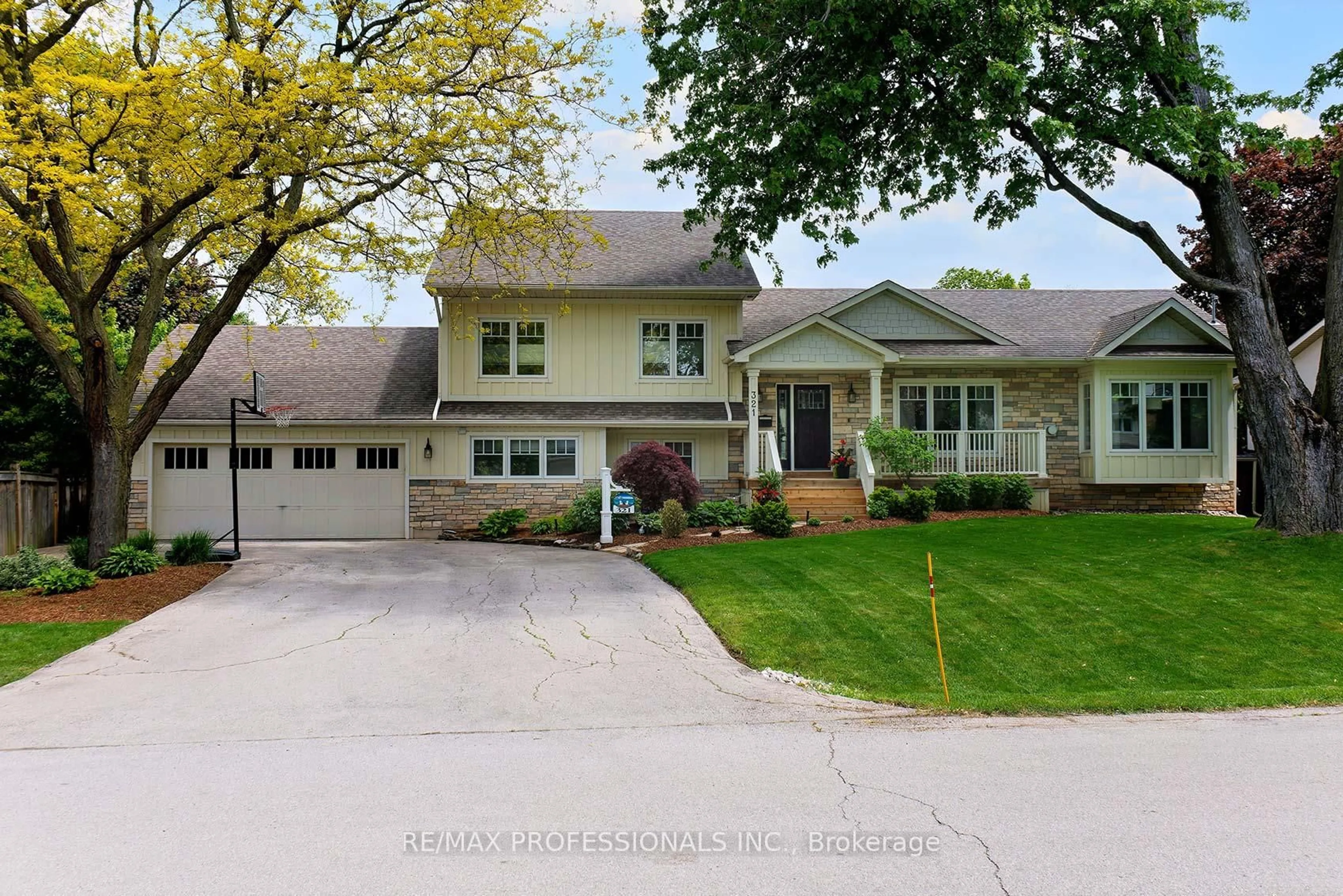 Unknown for 321 Wendy Lane, Oakville Ontario L6L 4P9