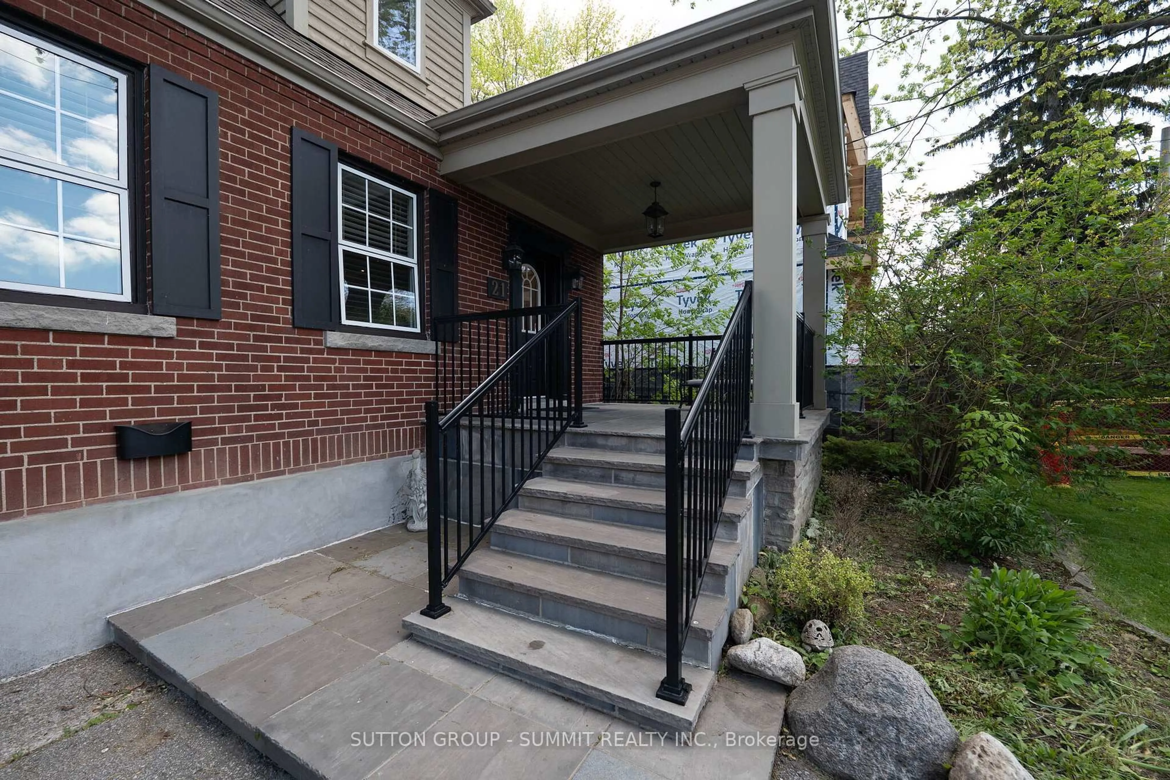 Unknown for 21 Cumberland Dr, Mississauga Ontario L5G 3M7