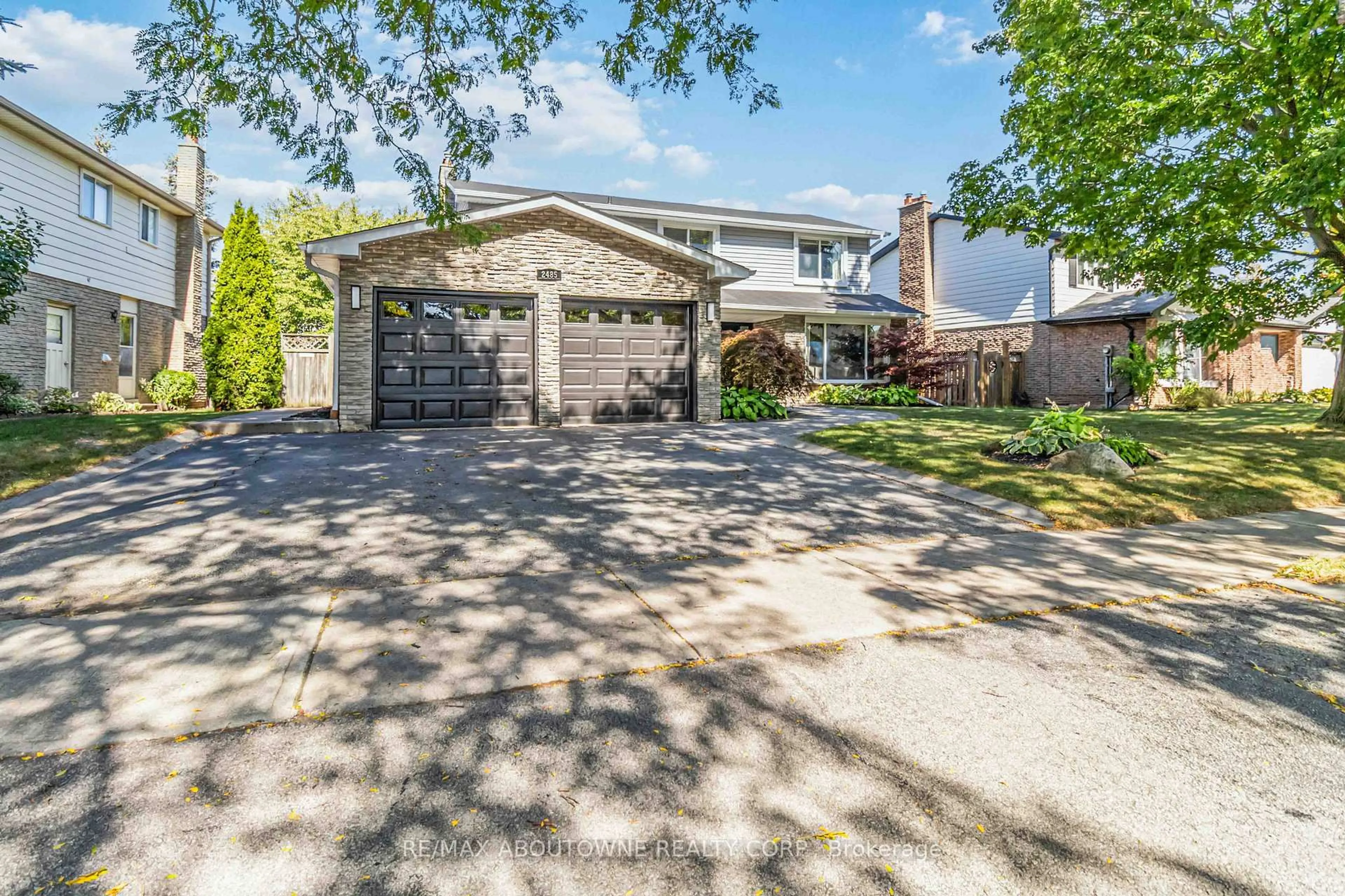 Home with brick exterior material, street for 2485 Woburn Cres, Oakville Ontario L6L 5E8