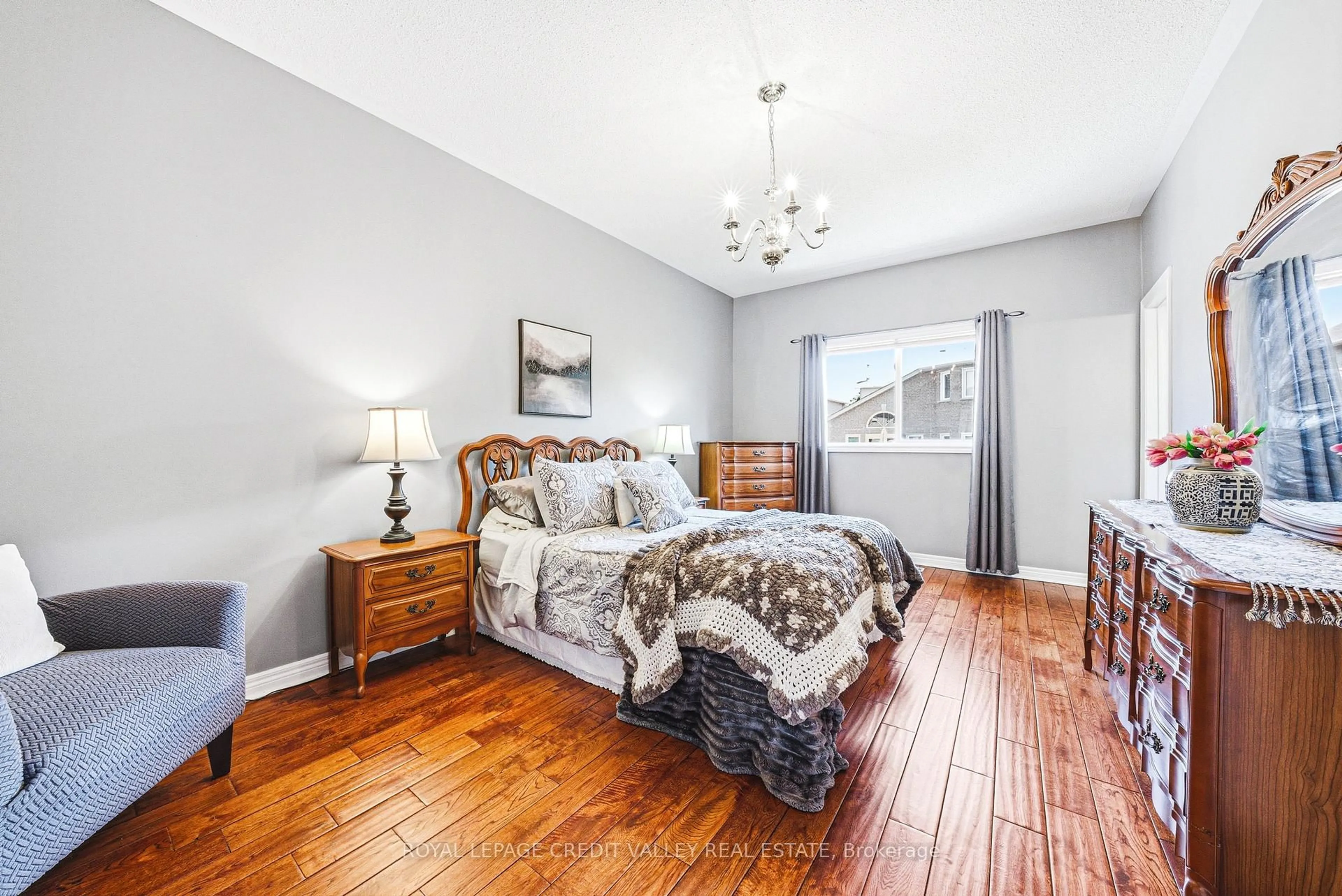 Bedroom with bed, unknown for 105 Pinebrook Circ, Caledon Ontario L7C 1C5