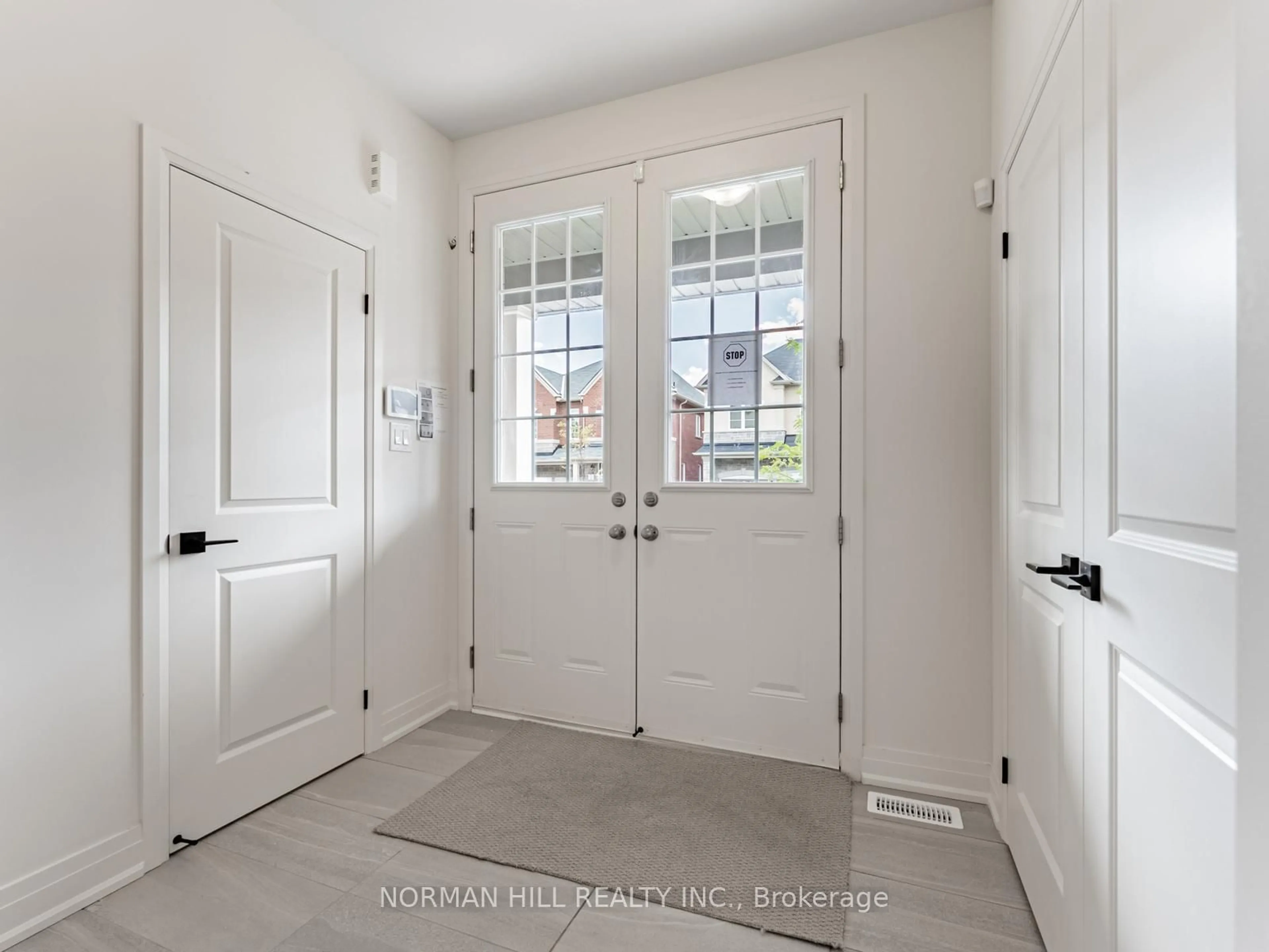 Indoor entryway for 15 Lilestone Dr, Brampton Ontario L6X 0B3