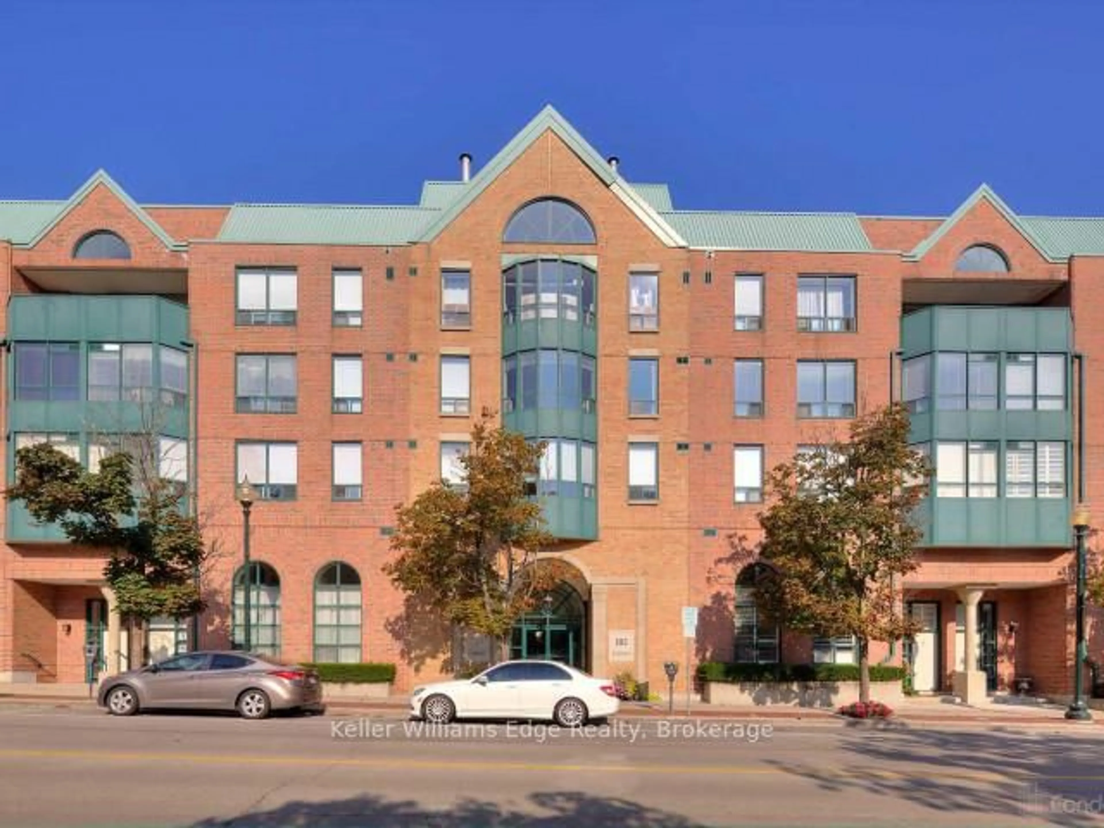 Home with brick exterior material, building for 185 Robinson St #203, Oakville Ontario L6J 7P6