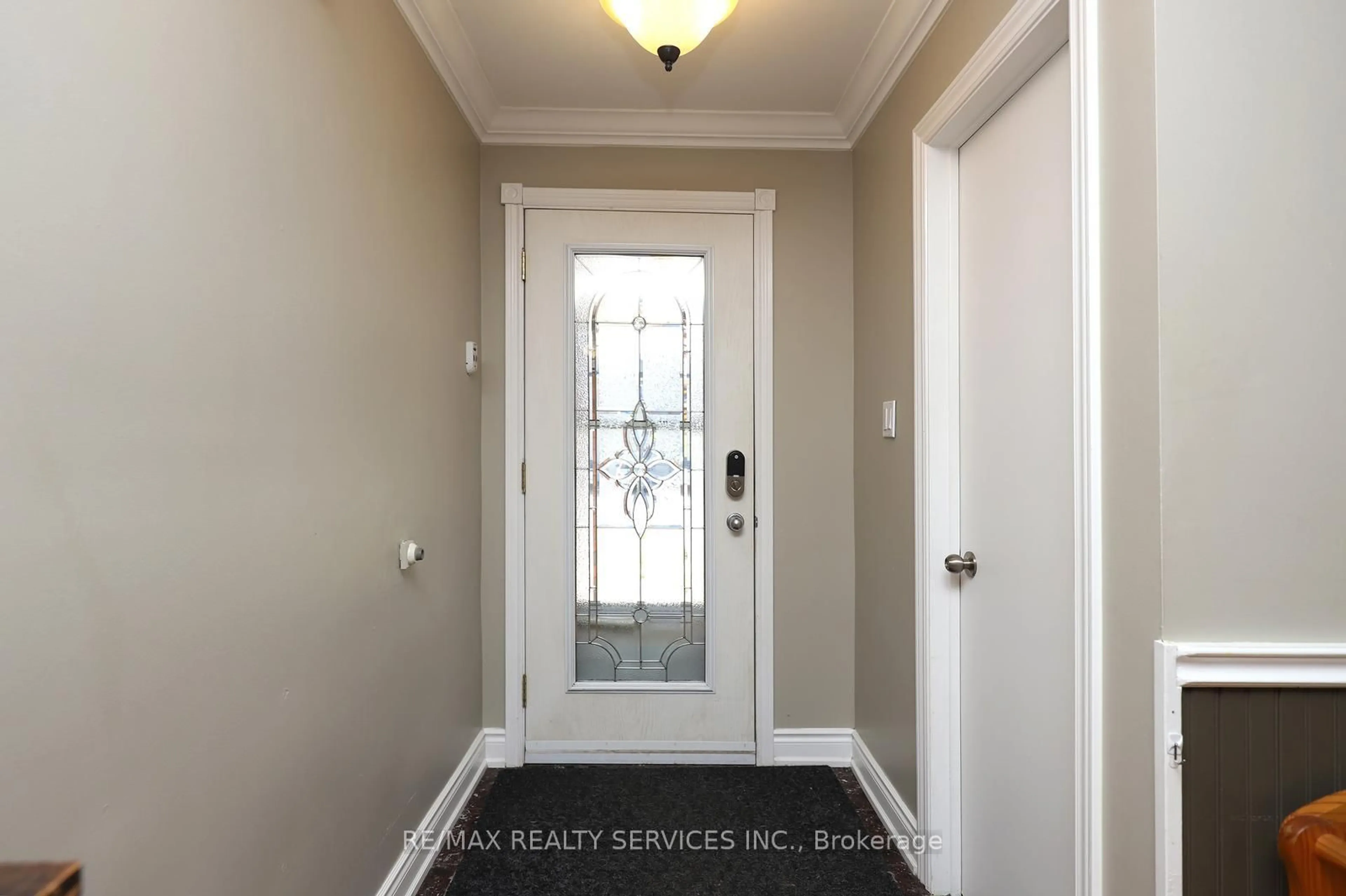 Indoor entryway for 14 Kintyre St, Brampton Ontario L6Z 2Y4