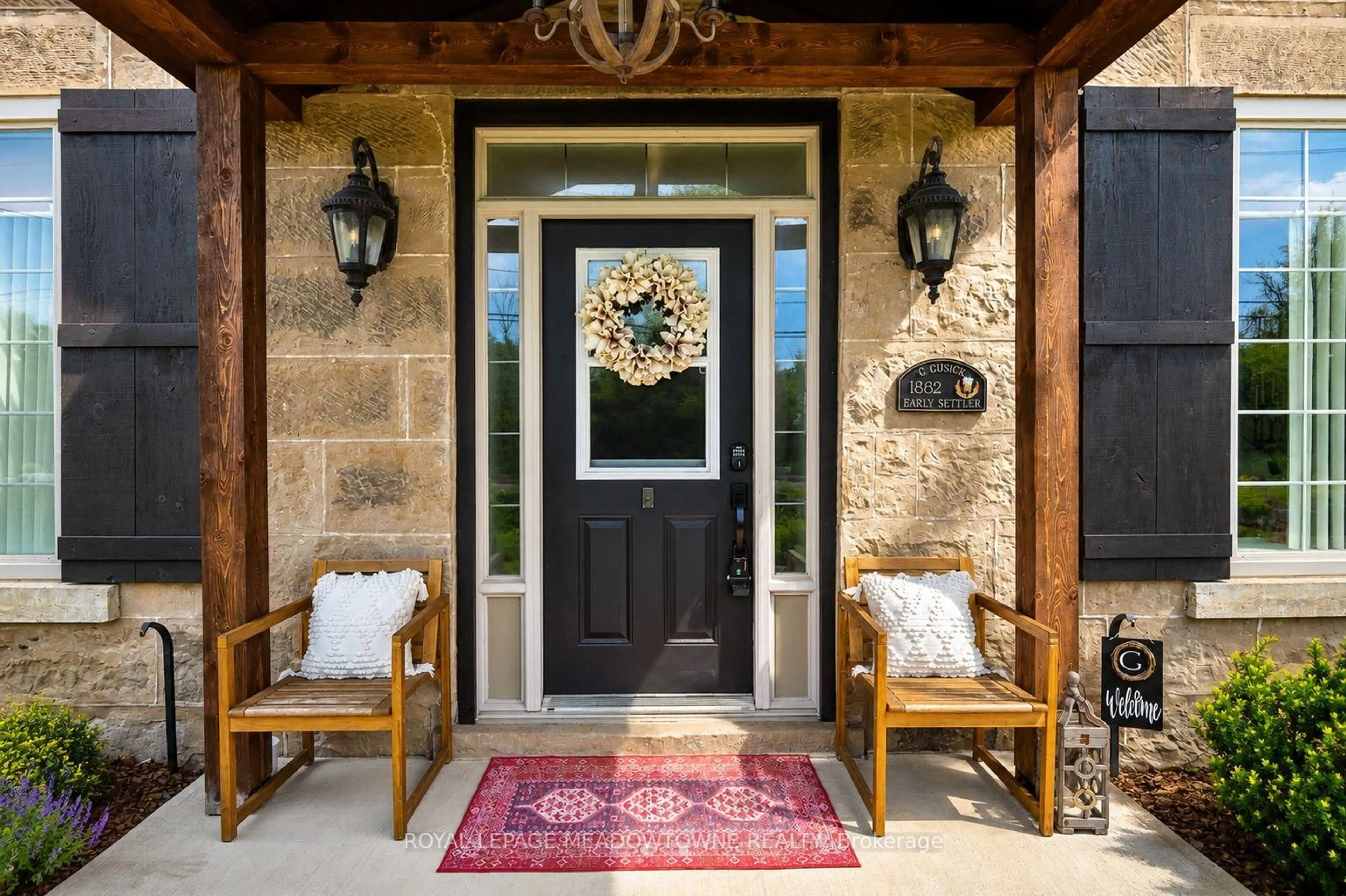 Indoor entryway for 10761 Guelph Line, Milton Ontario L0P 1B0