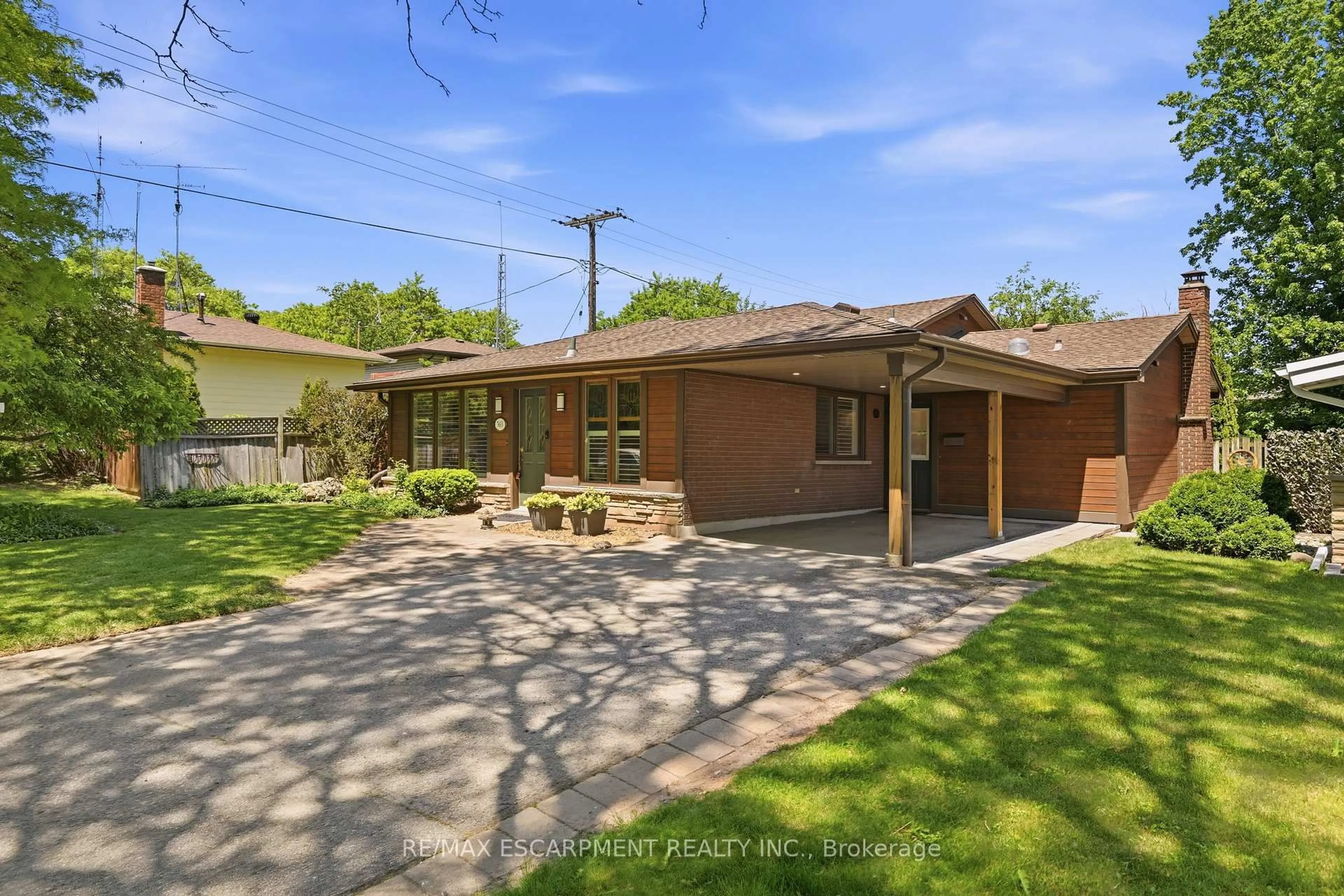 Home with brick exterior material, street for 563 Elwood Rd, Burlington Ontario L7N 3C6