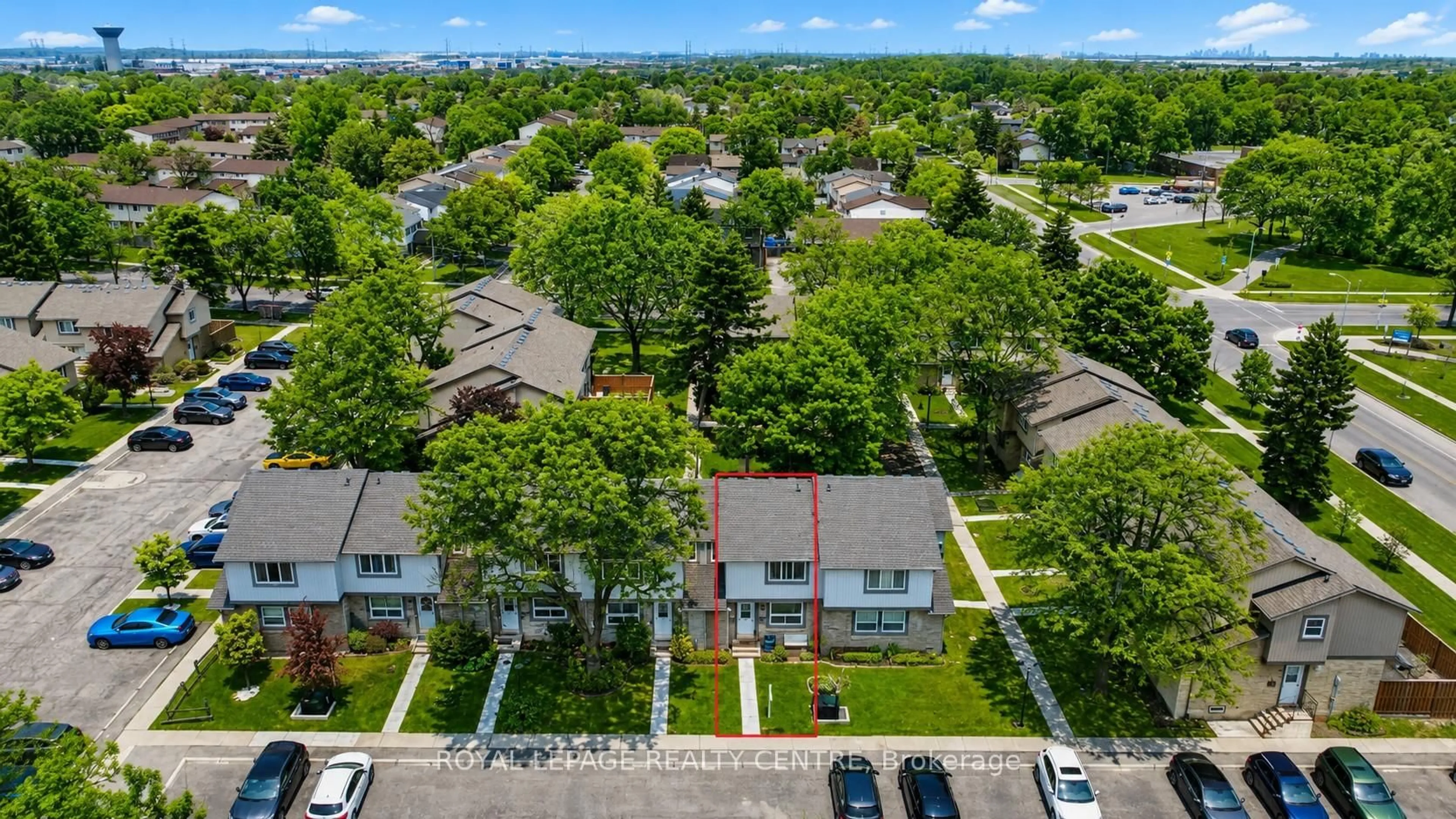 A pic from outside/outdoor area/front of a property/back of a property/a pic from drone, city buildings view from balcony for 683 Woodward Ave, Milton Ontario L9T 3K4