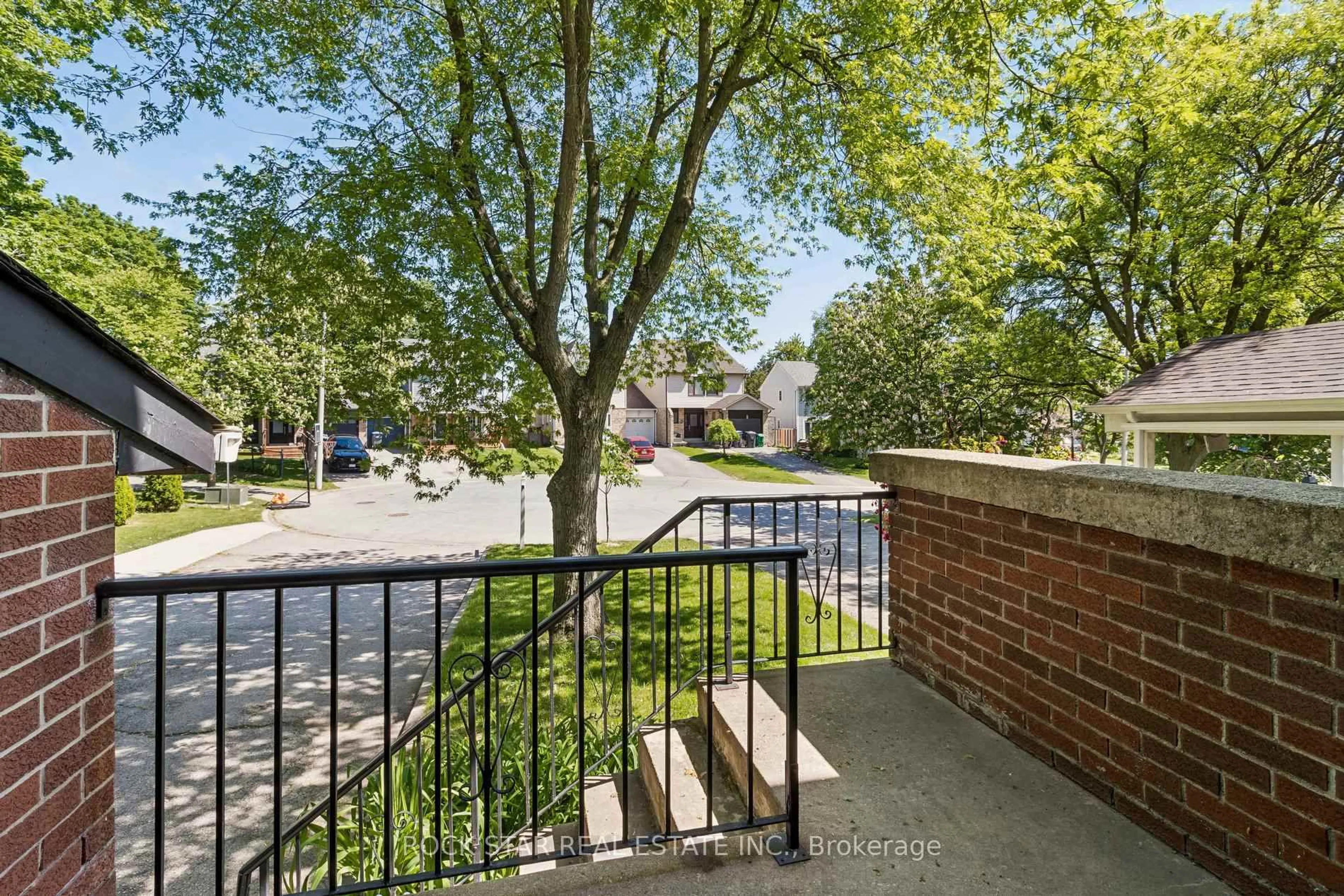 Patio, unknown for 32 Lansing Sq, Brampton Ontario L6Z 1E6