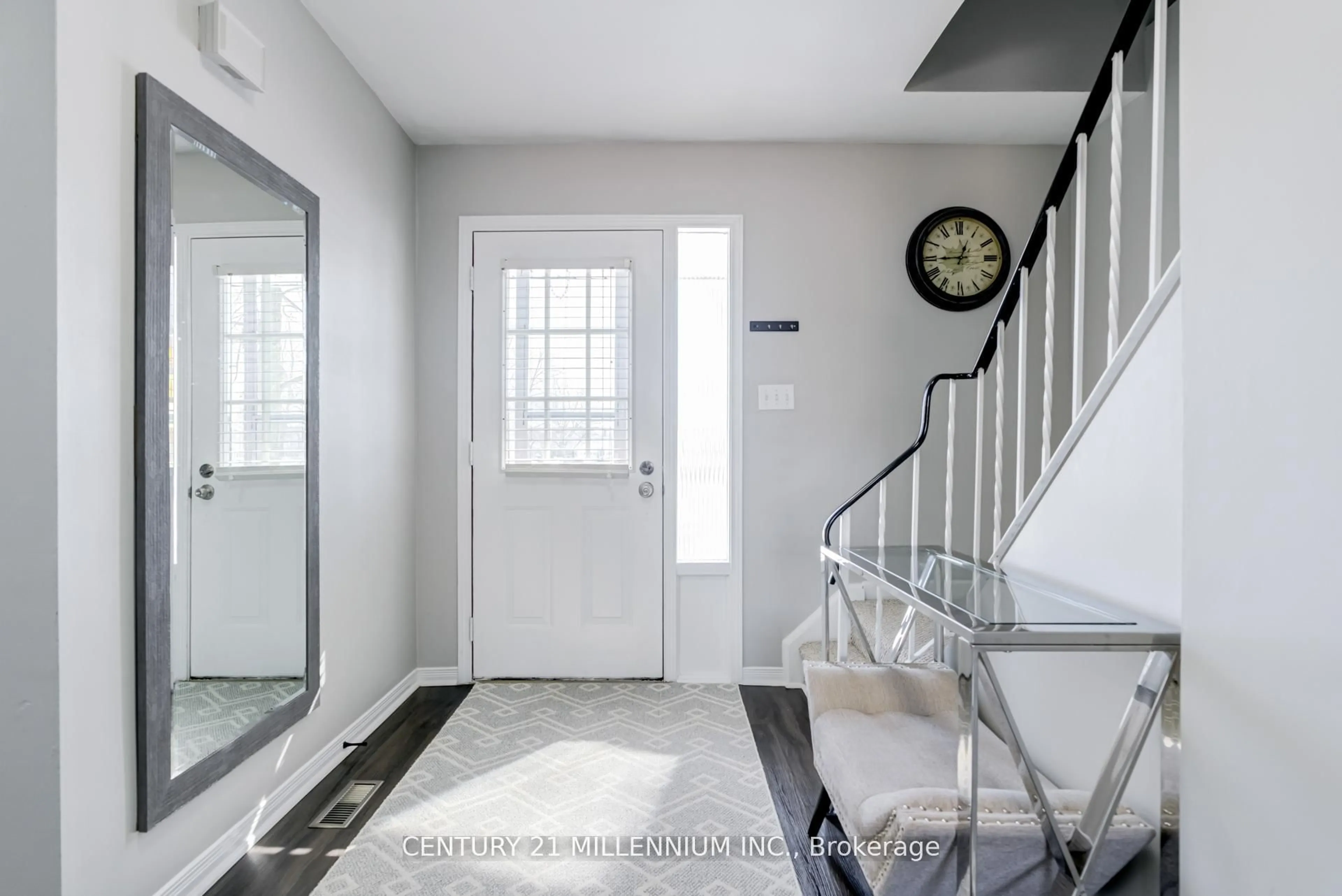 Indoor entryway for 72 Karen Crt, Orangeville Ontario L9W 3S3