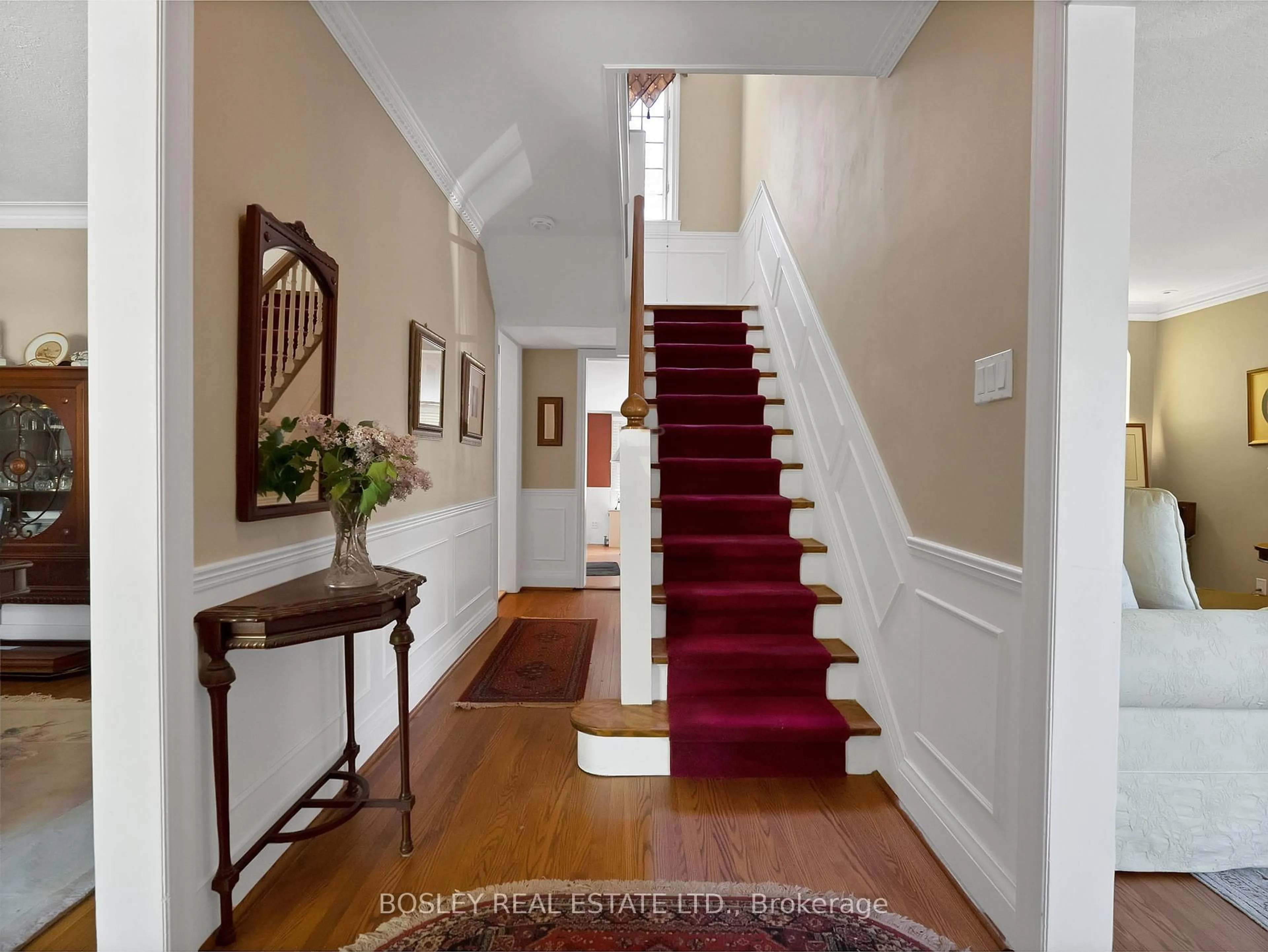 Indoor foyer for 31 Kingsgarden Rd, Toronto Ontario M8X 1S7