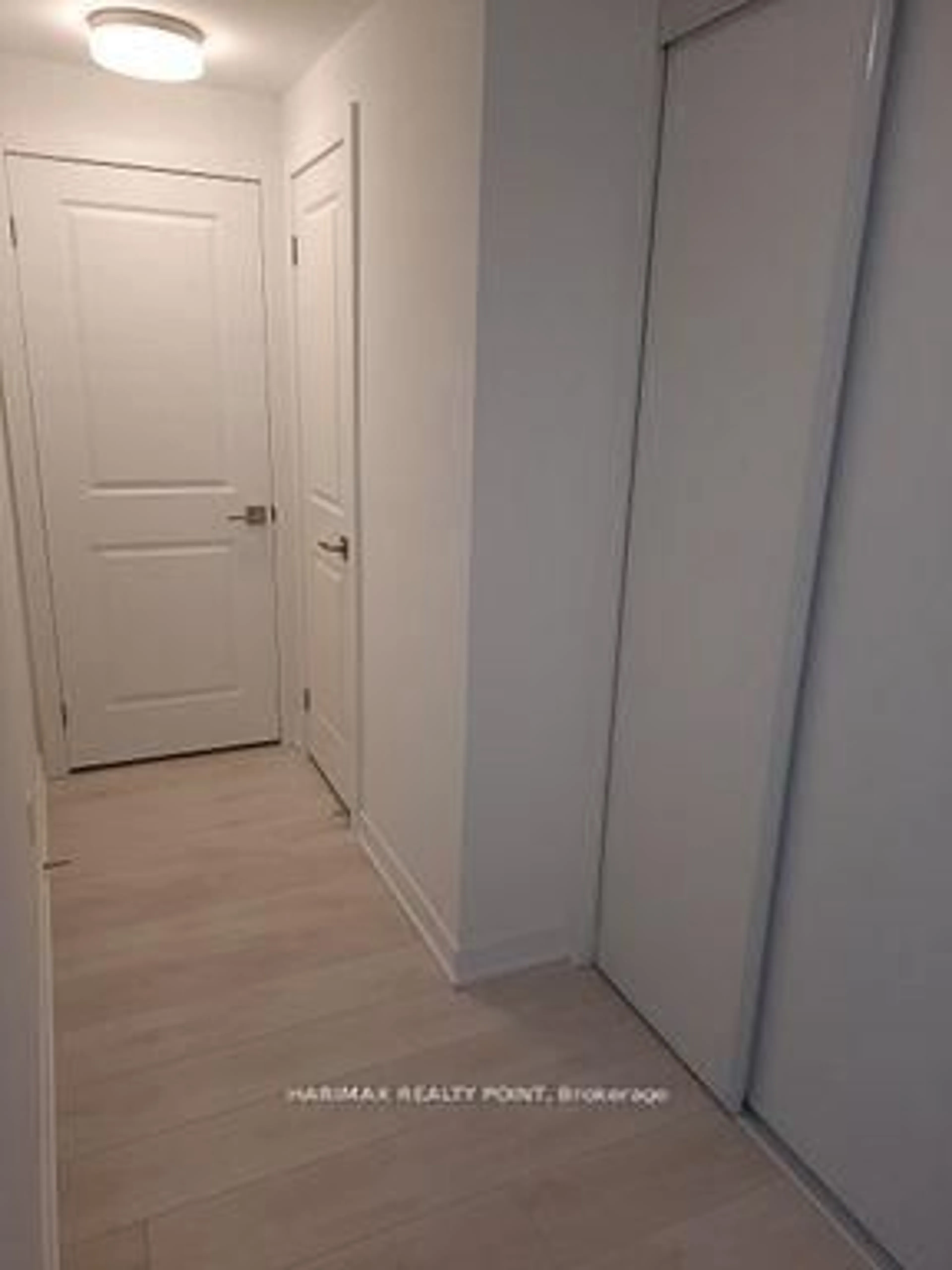 Unknown for 4015 Hickory Dr #8, Mississauga Ontario L4W 1L1