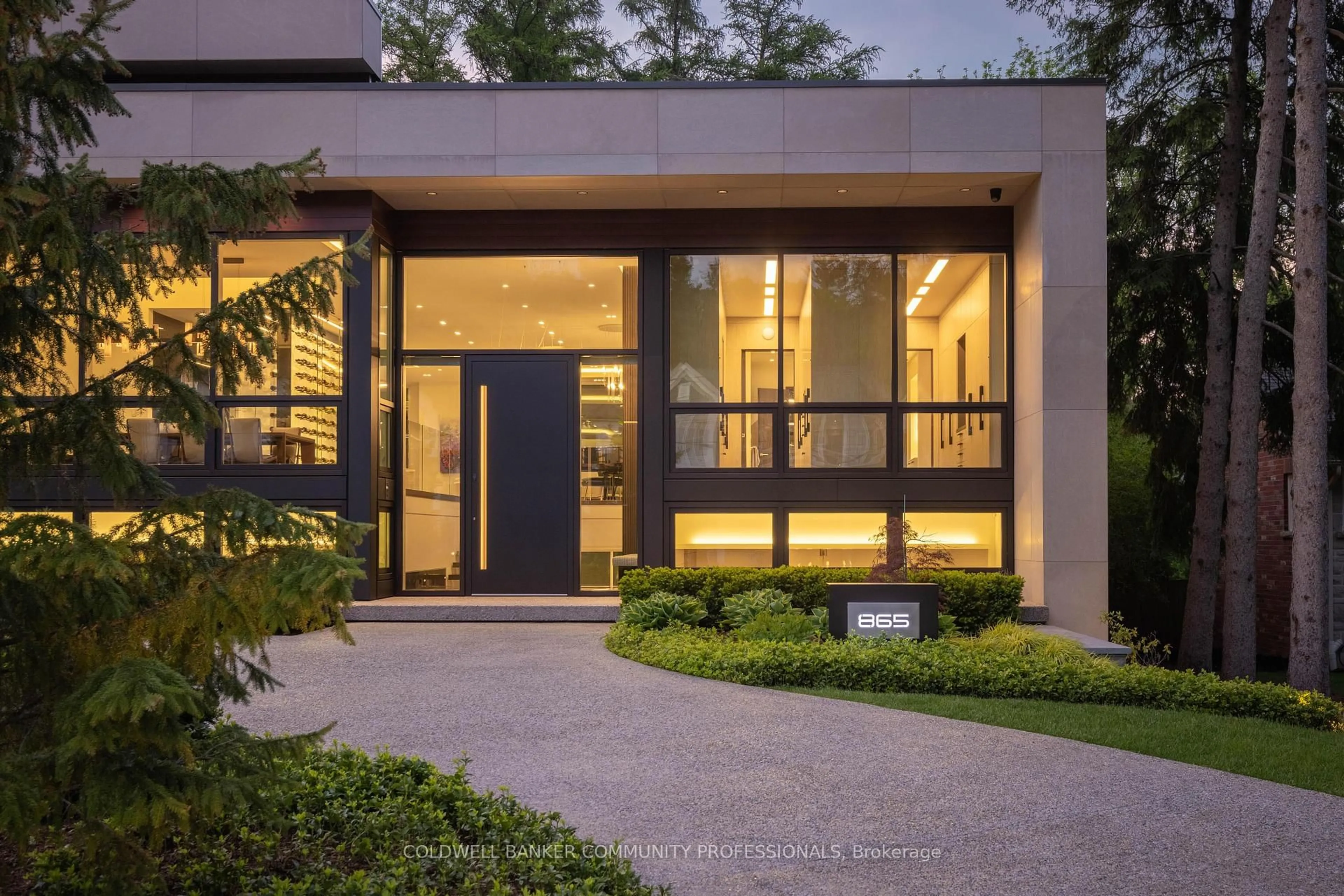 Indoor entryway for 865 Glenwood Ave, Burlington Ontario L7T 2J8