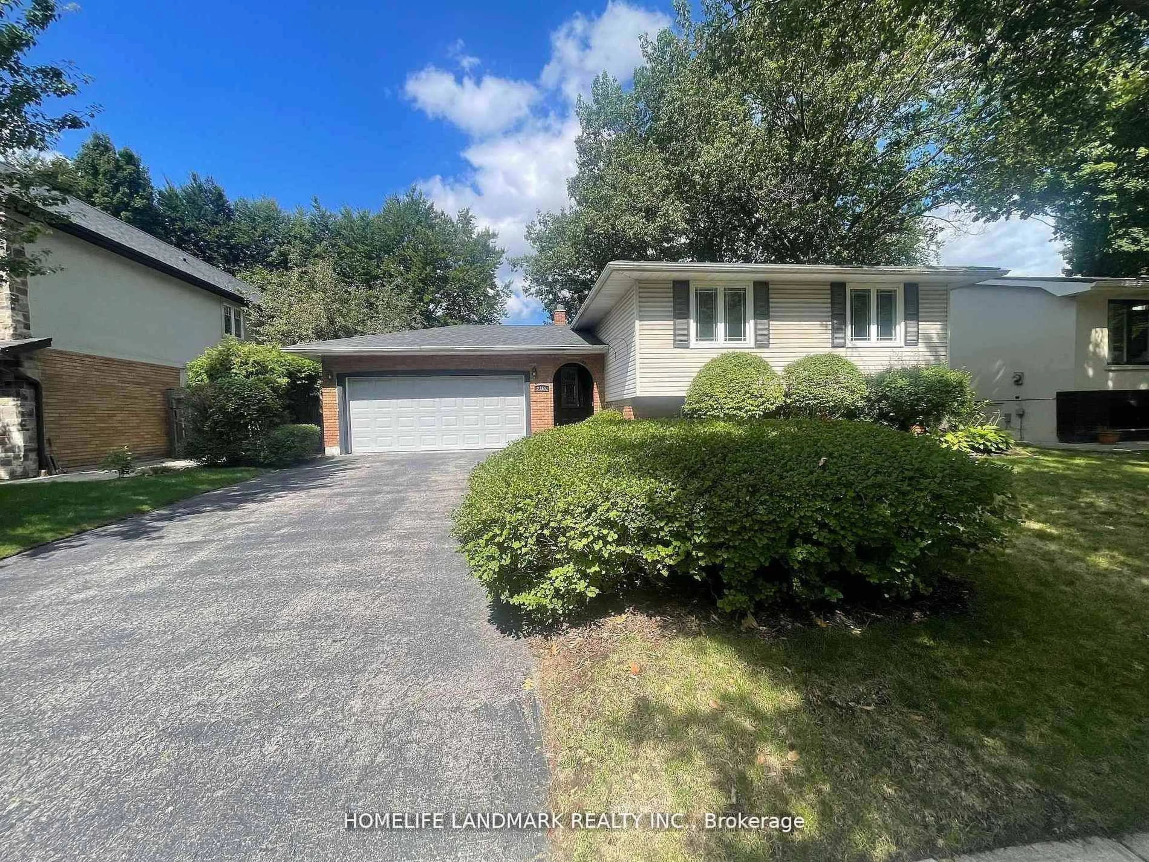 A pic from outside/outdoor area/front of a property/back of a property/a pic from drone, street for 2165 Dunedin Rd, Oakville Ontario L6J 5V2