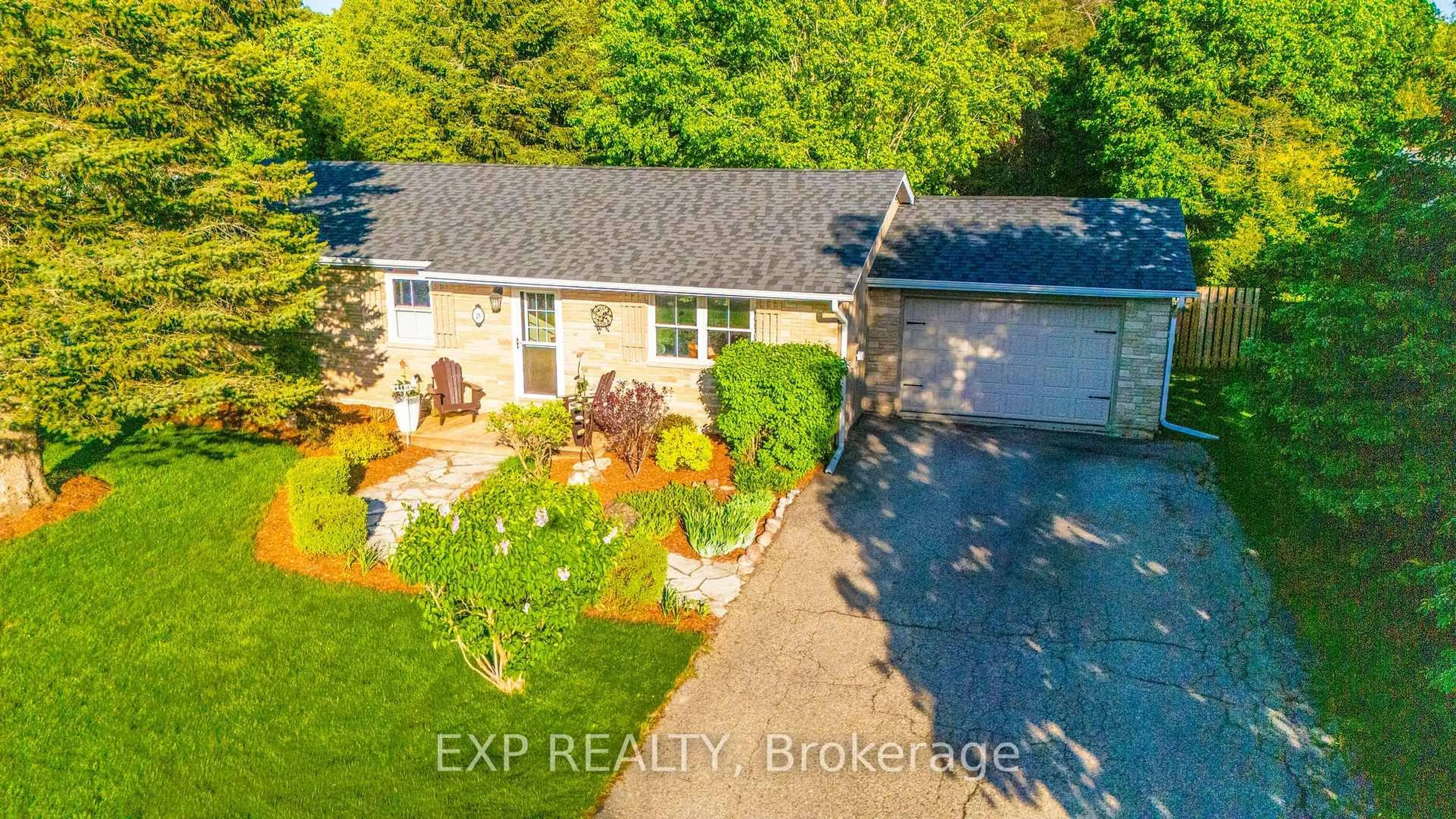 A pic from outside/outdoor area/front of a property/back of a property/a pic from drone, street for 29 McClellan Rd, Caledon Ontario L7K 0C9