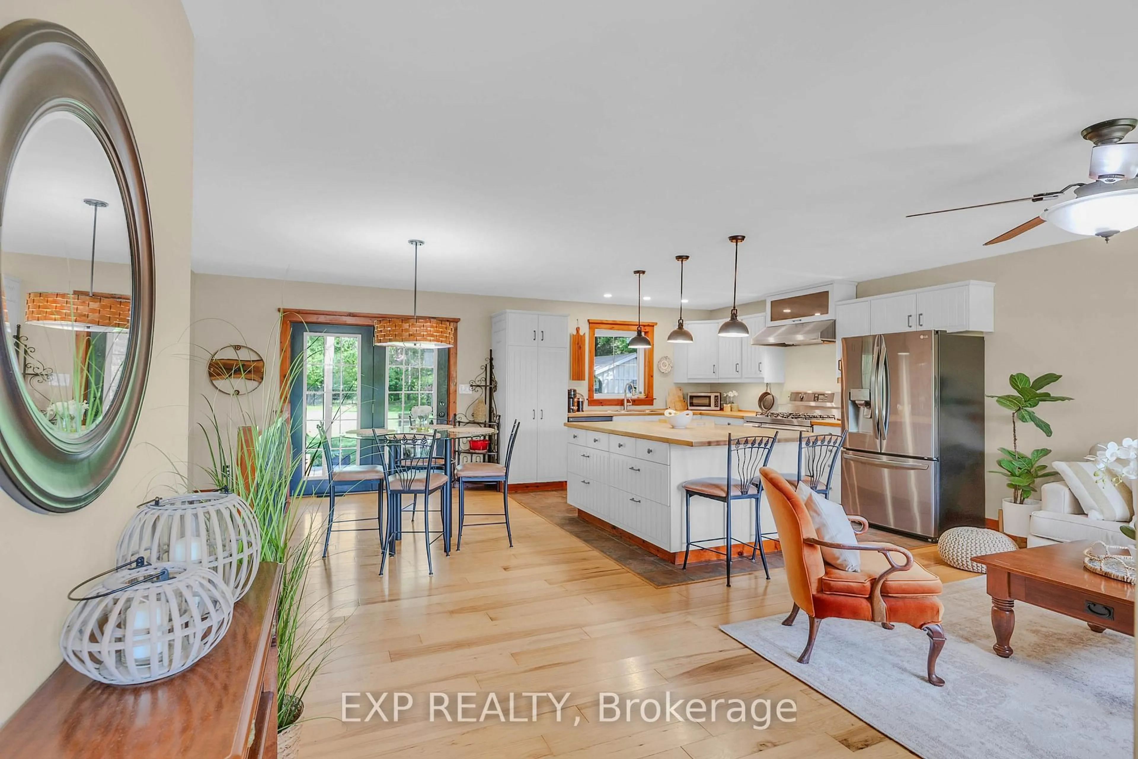 Open concept kitchen, unknown for 29 McClellan Rd, Caledon Ontario L7K 0C9